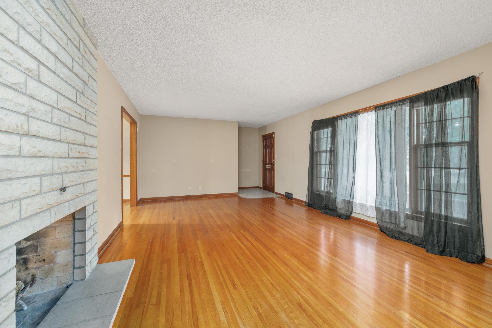 1631 N Clarence Ave Property Photo 6