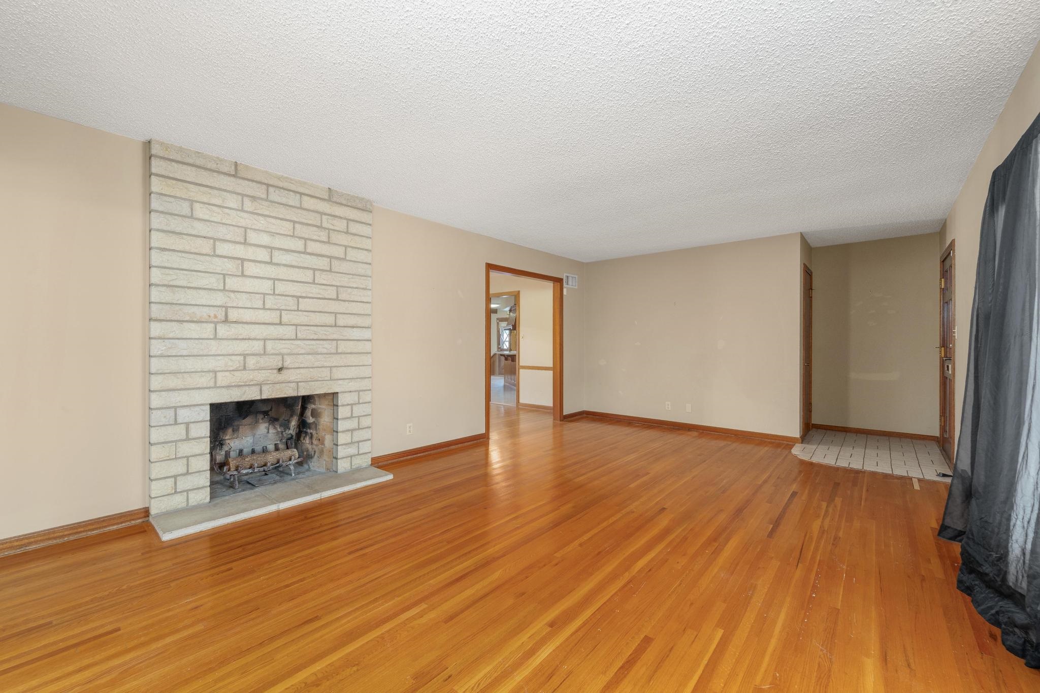 1631 N Clarence Ave Property Photo 7