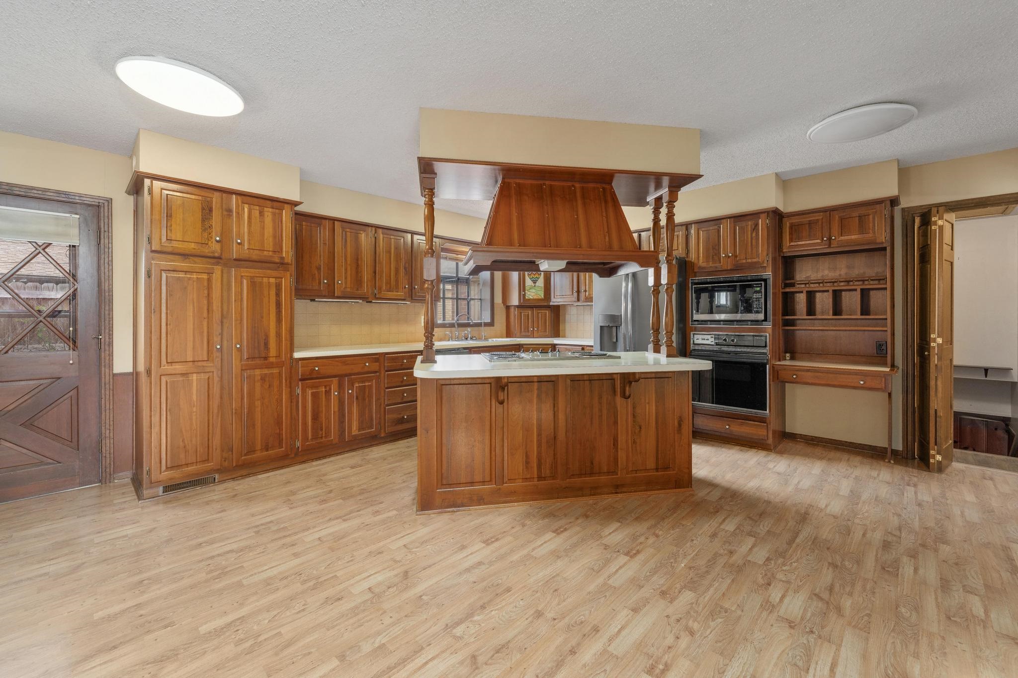 1631 N Clarence Ave Property Photo 11