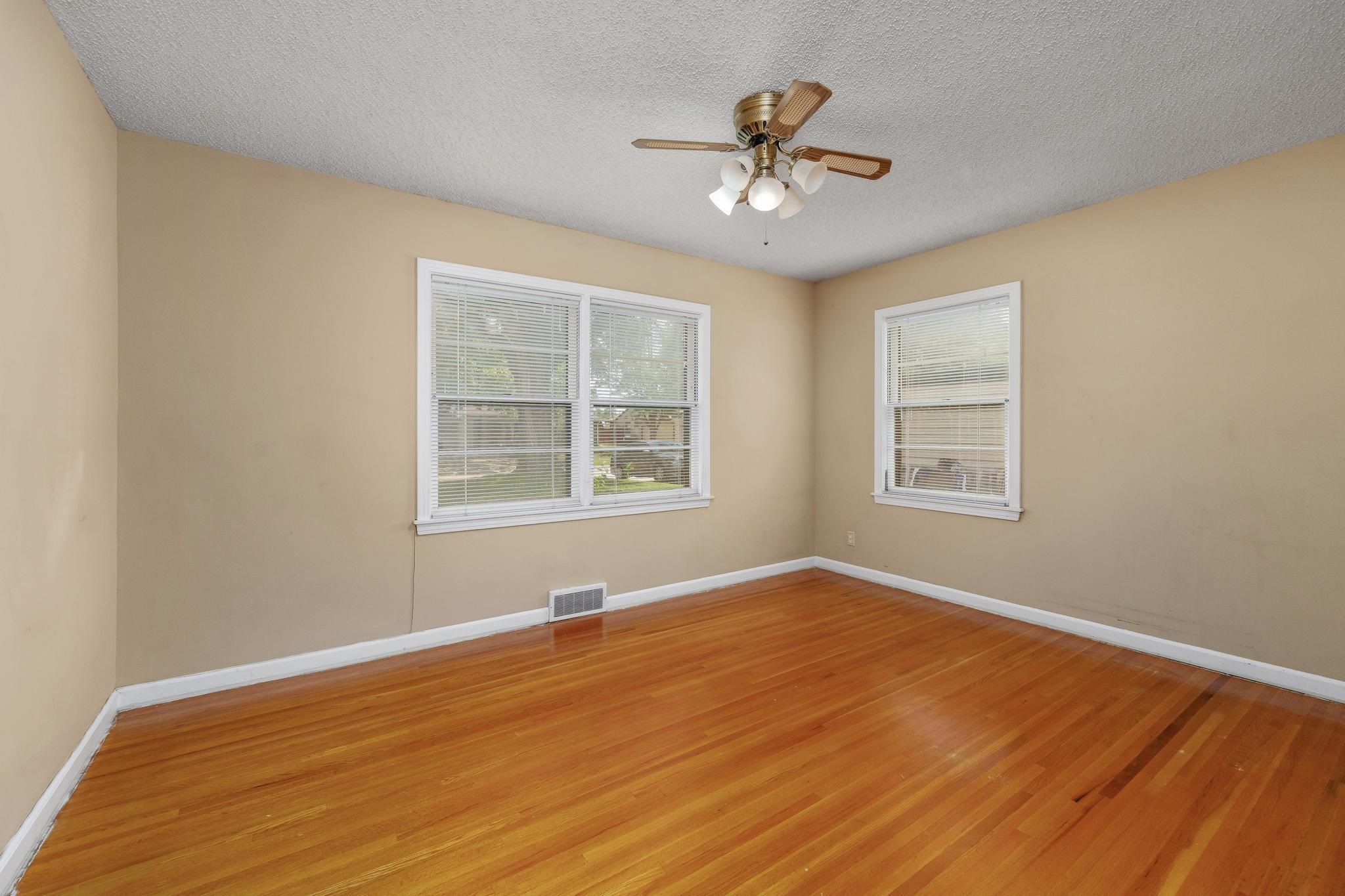 1631 N Clarence Ave Property Photo 19