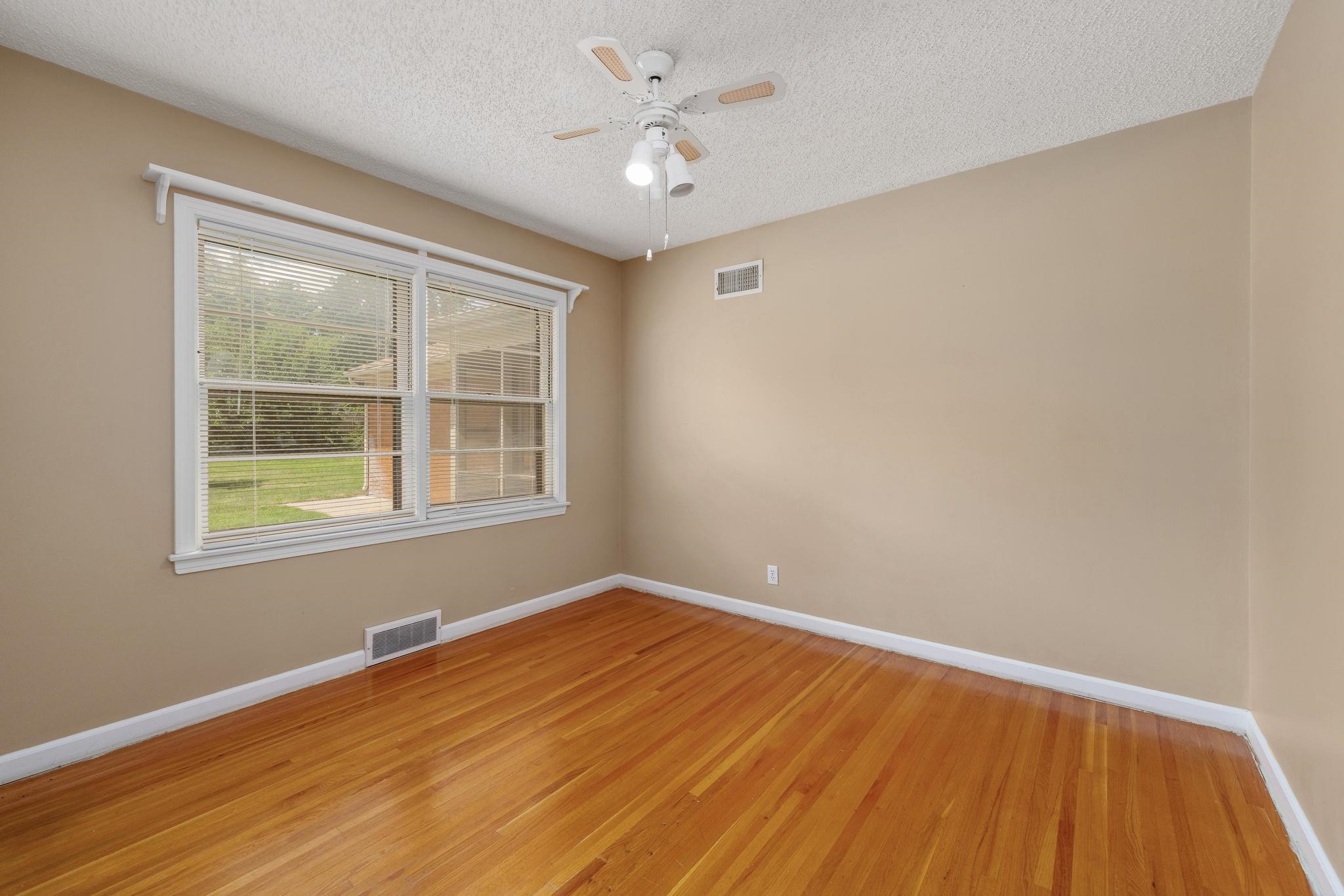 1631 N Clarence Ave Property Photo 22