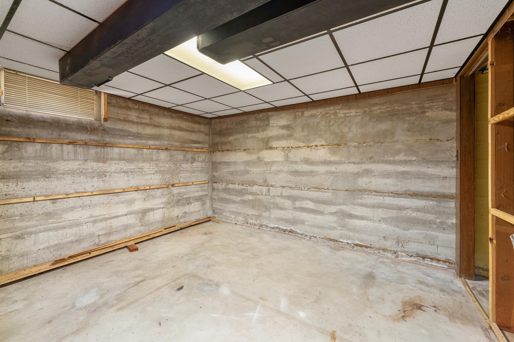 1631 N Clarence Ave Property Photo 25