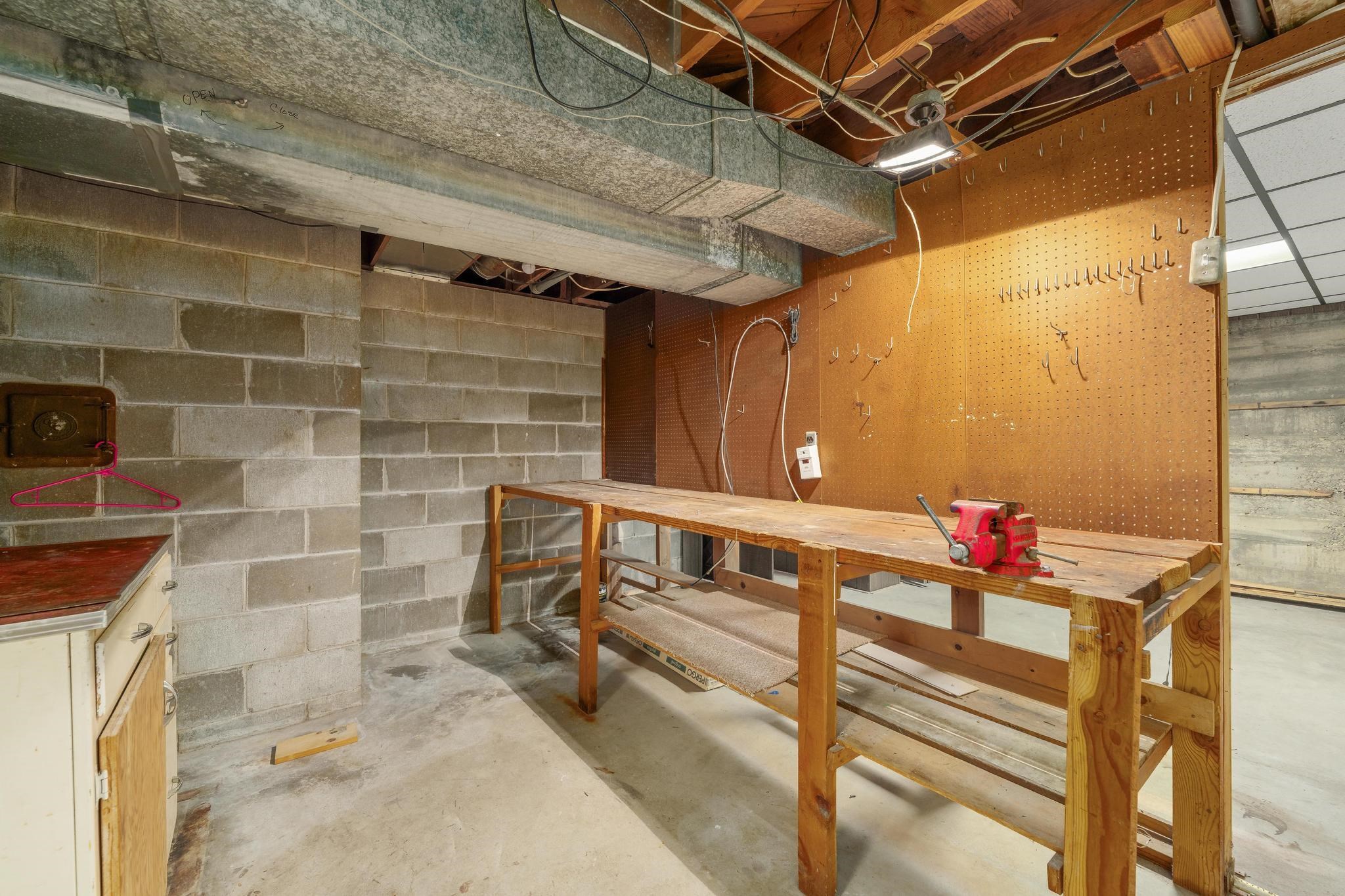 1631 N Clarence Ave Property Photo 27