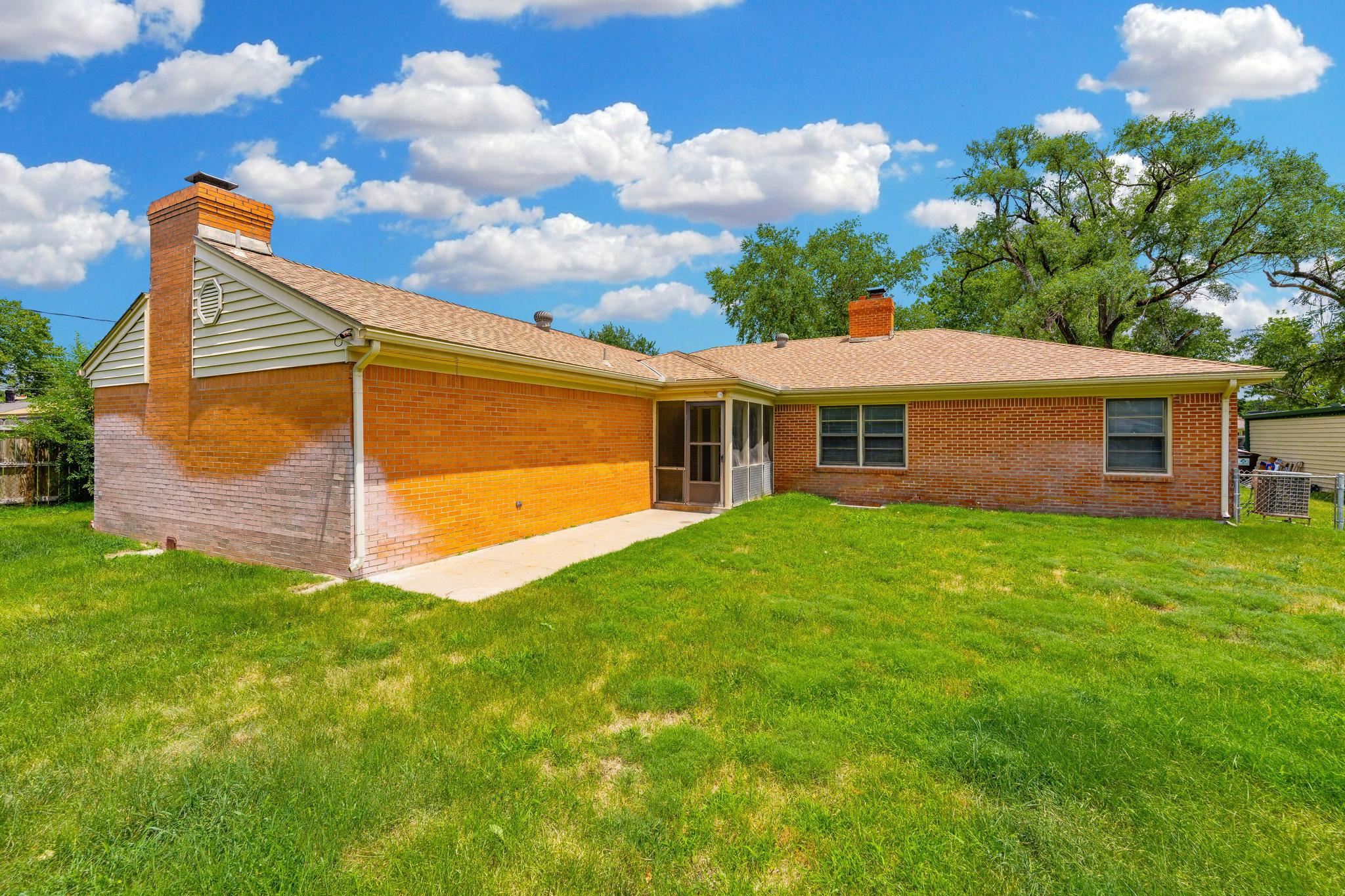 1631 N Clarence Ave Property Photo 34