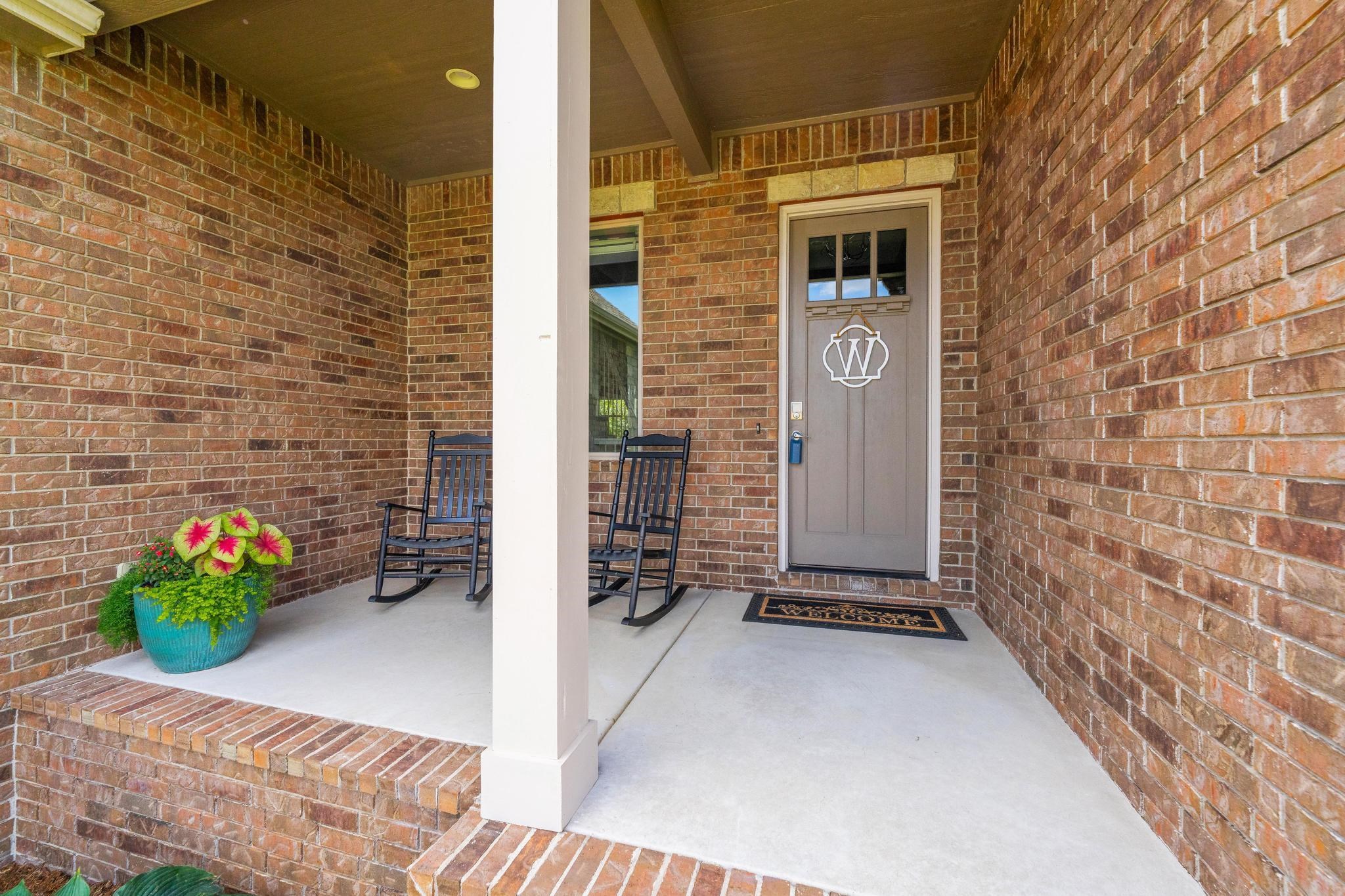 1619 N Lakeside Dr Property Photo 3