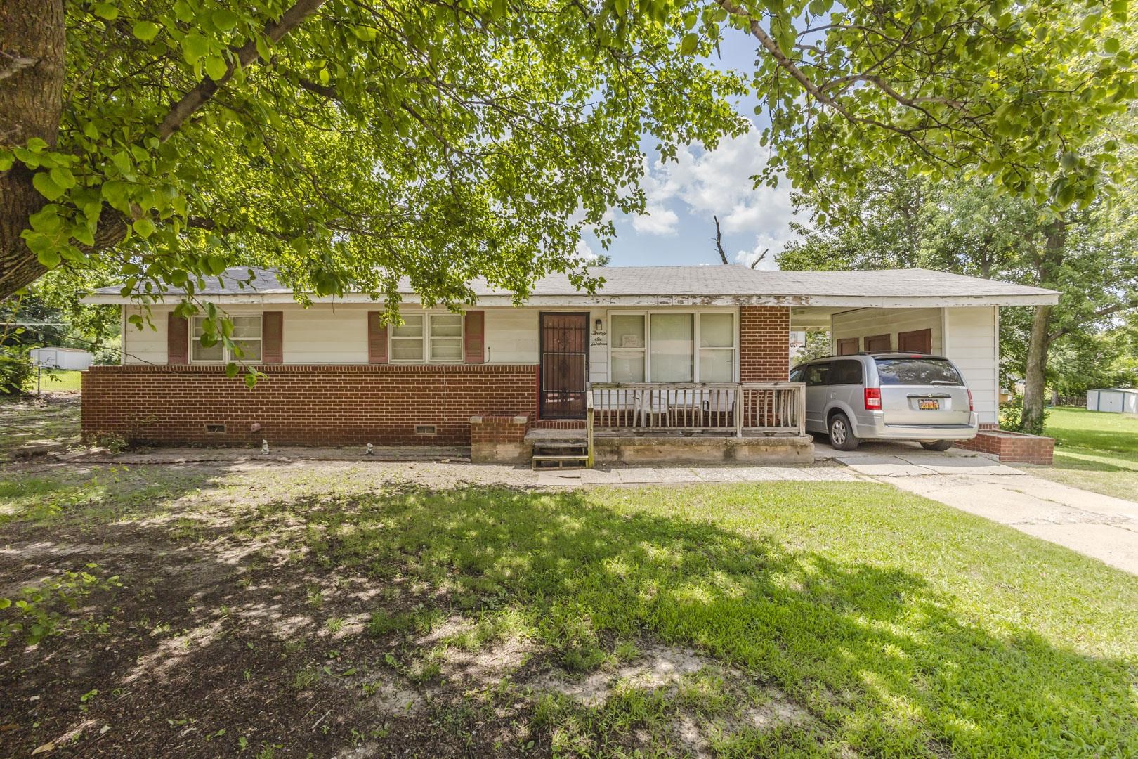 2613 Fairmount Property Photo 1