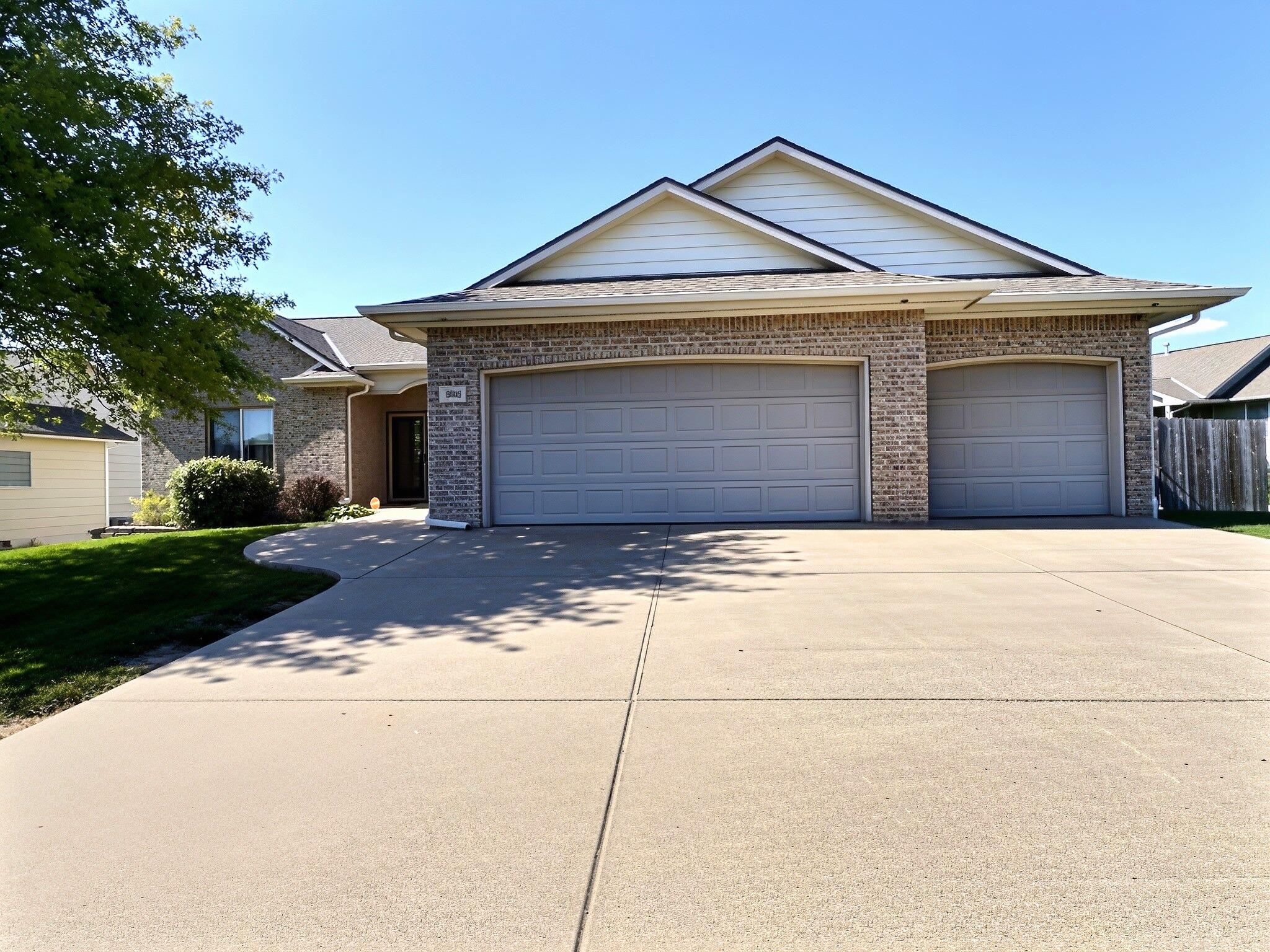 936 E Moss Wood Property Photo 2