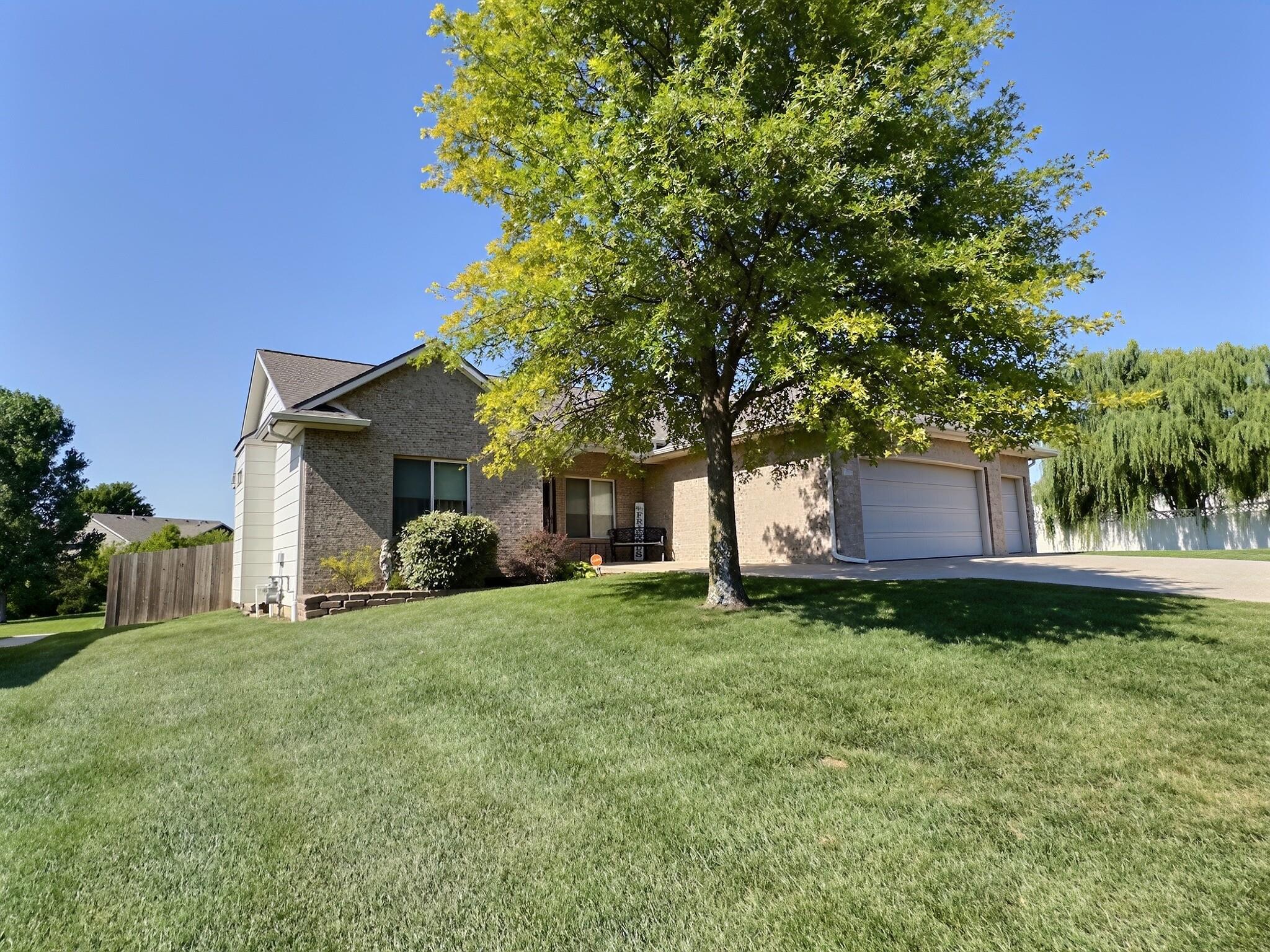 936 E Moss Wood Property Photo 4