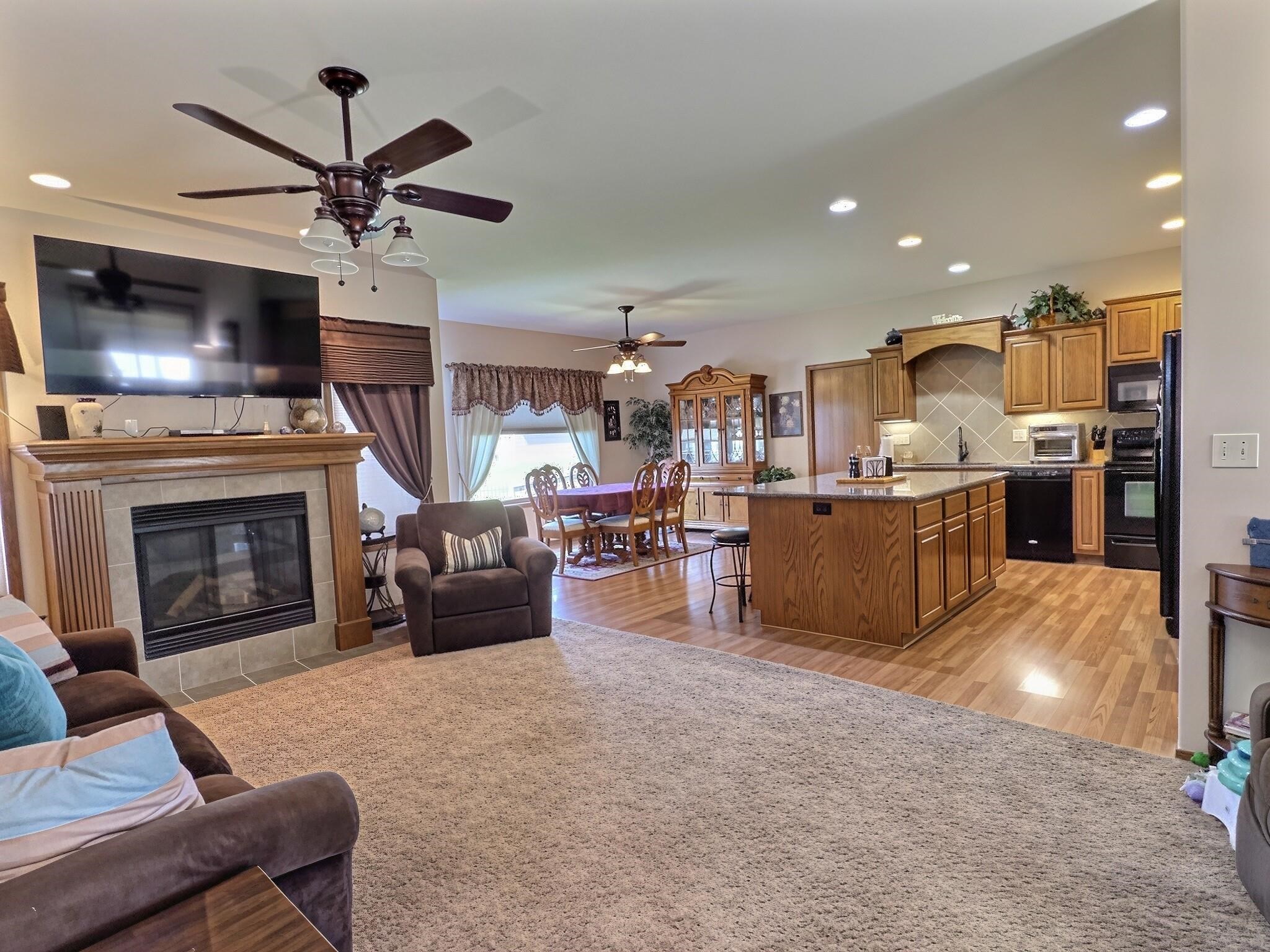 936 E Moss Wood Property Photo 6