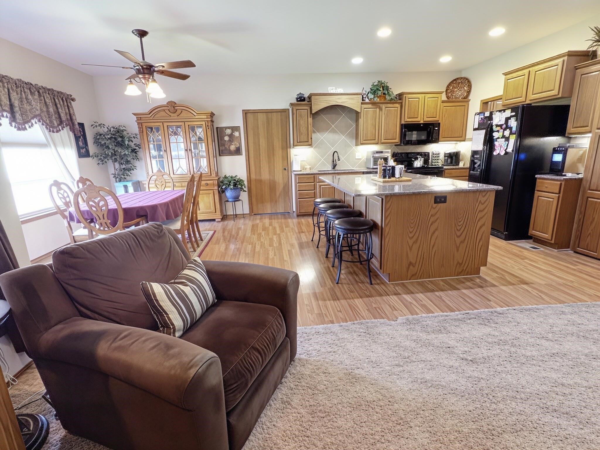 936 E Moss Wood Property Photo 7