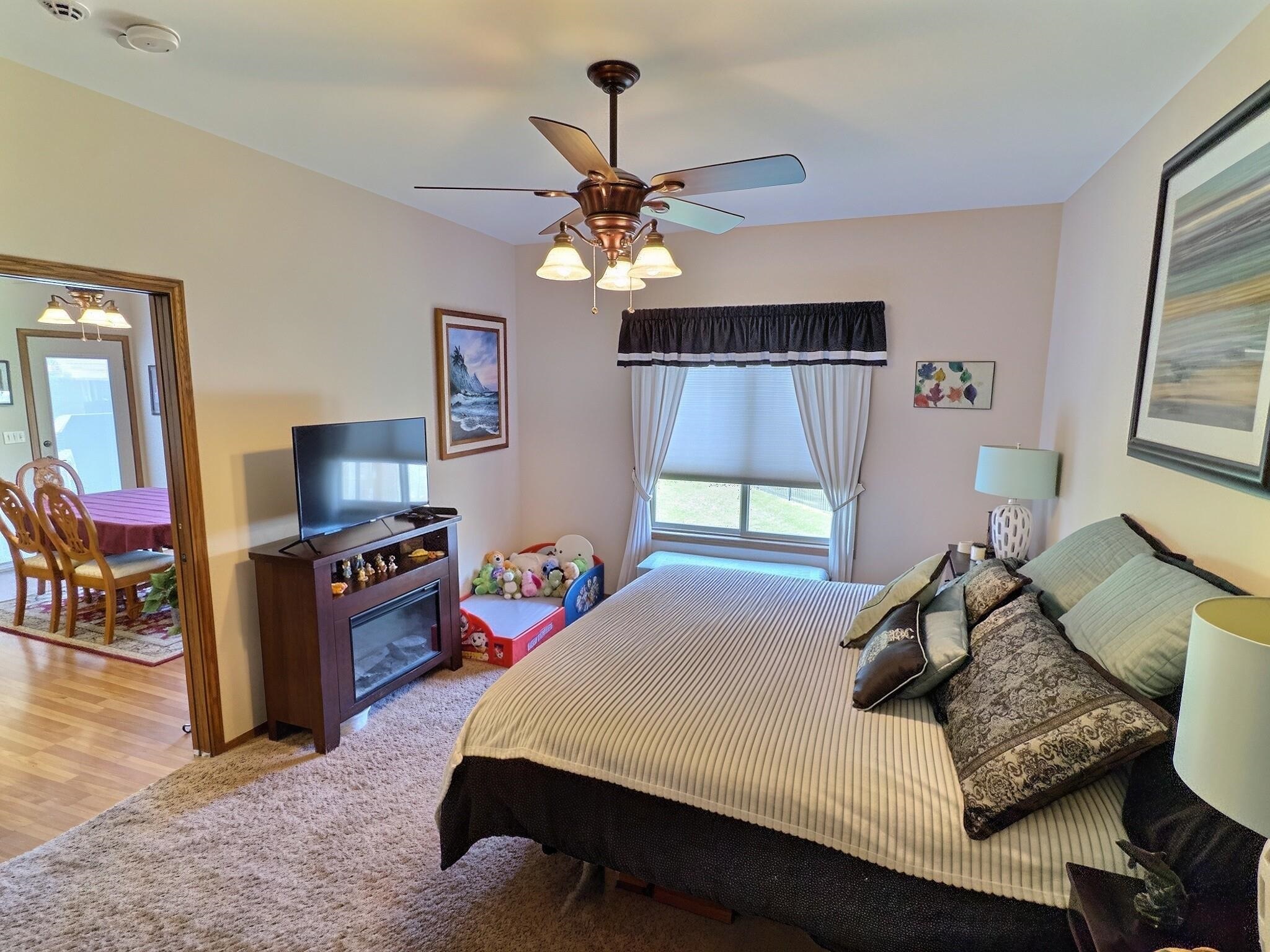 936 E Moss Wood Property Photo 9