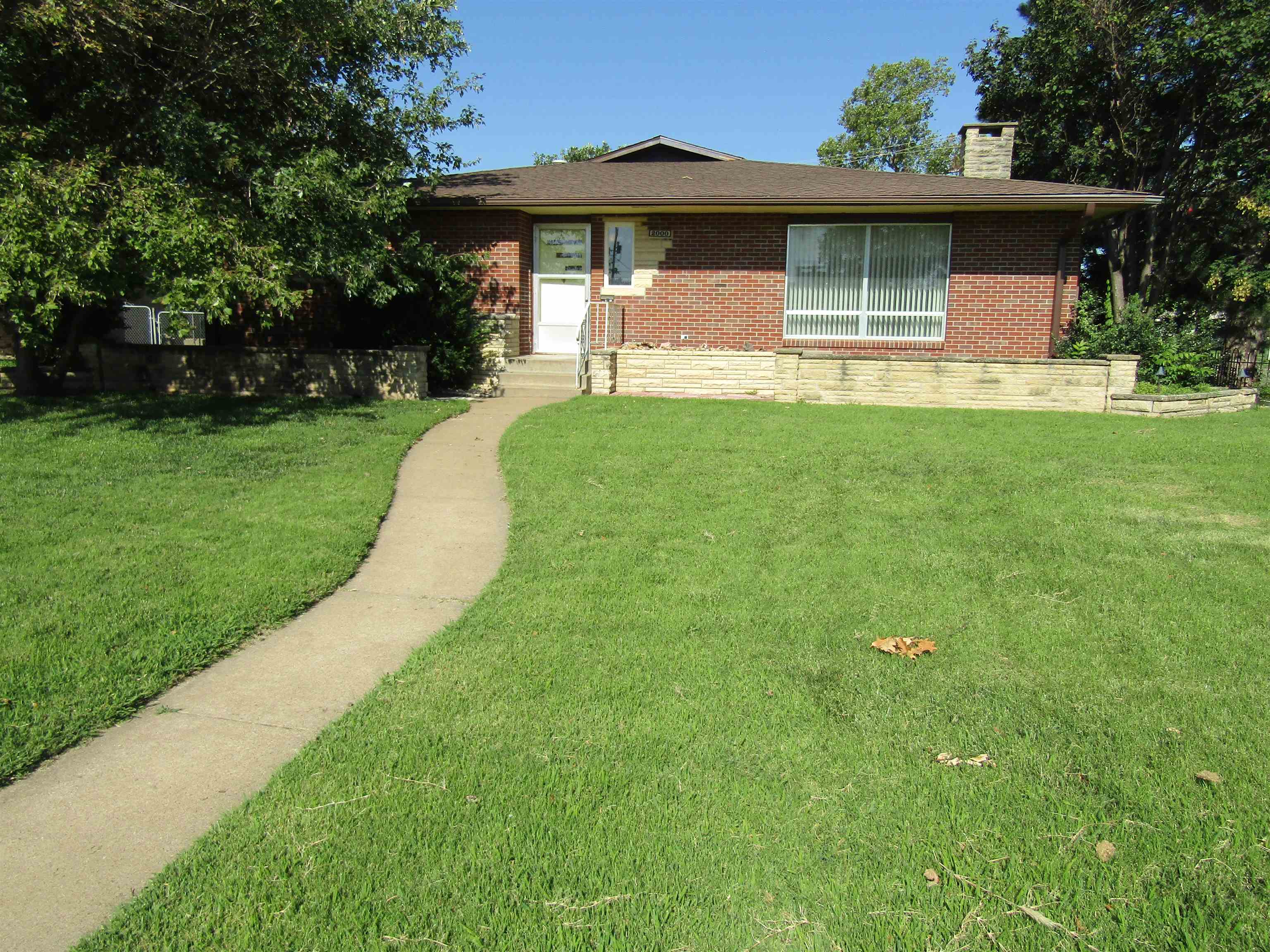2000 Highland Ave. Property Photo 1