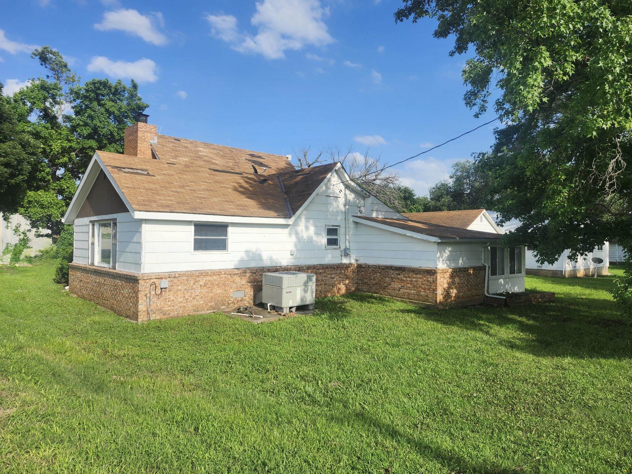 421 N Chestnut Property Photo 3