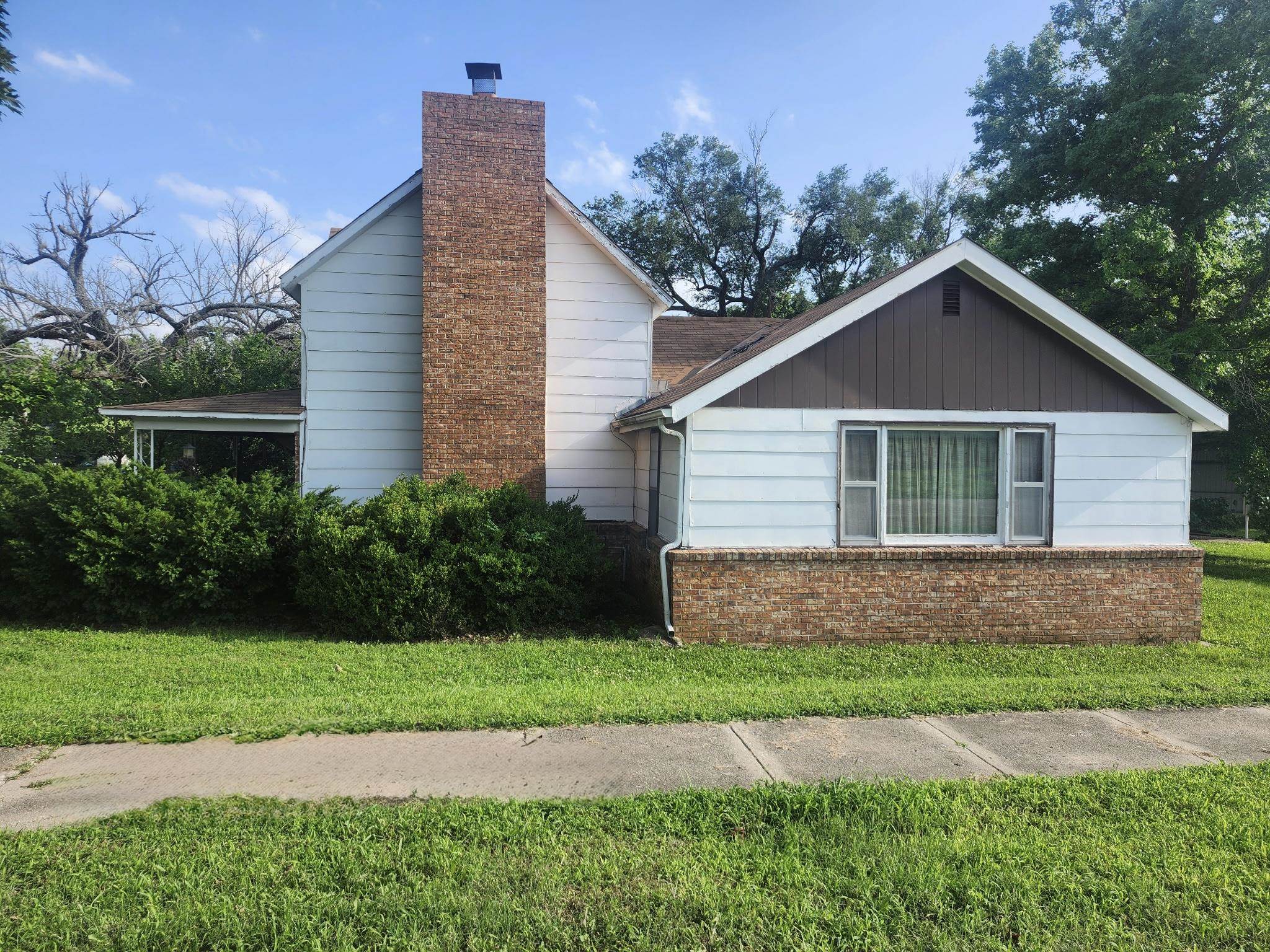421 N Chestnut Property Photo 4