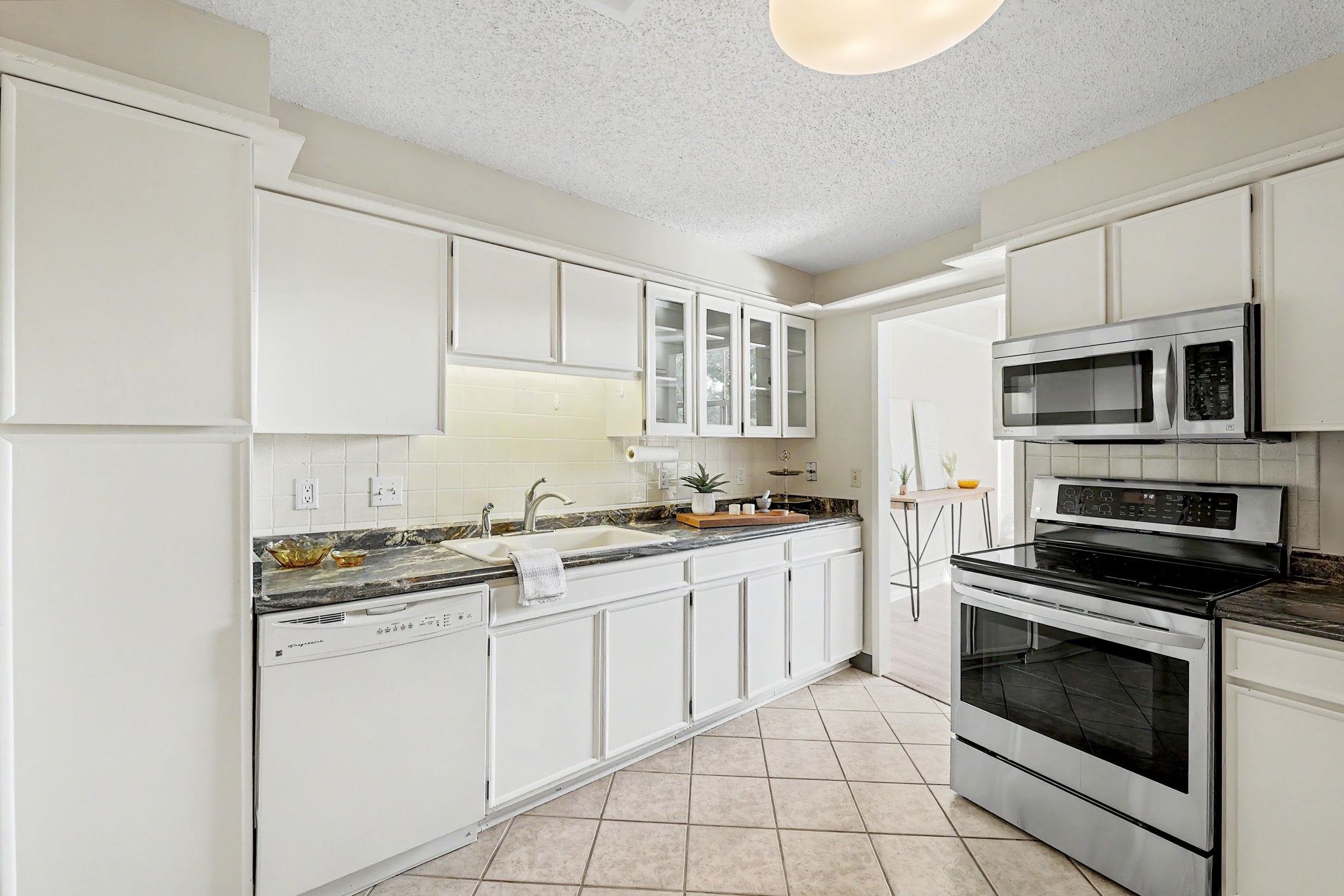 1401 W River Blvd. Property Photo 10