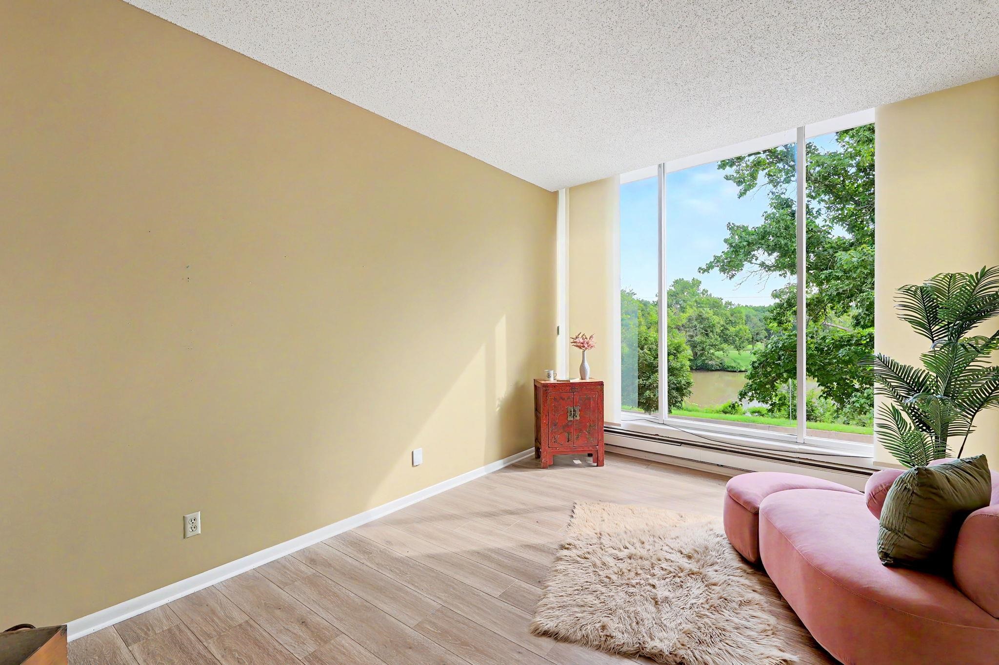 1401 W River Blvd. Property Photo 11
