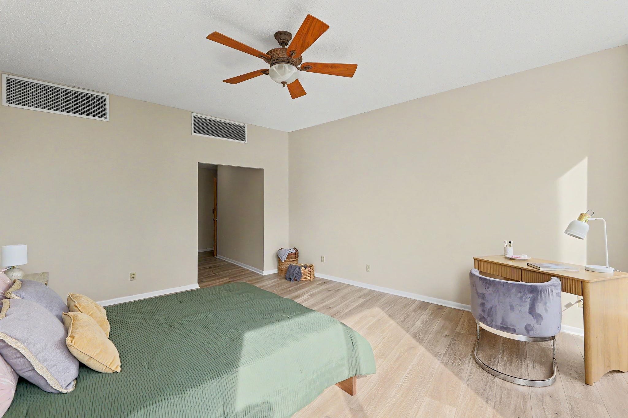 1401 W River Blvd. Property Photo 32