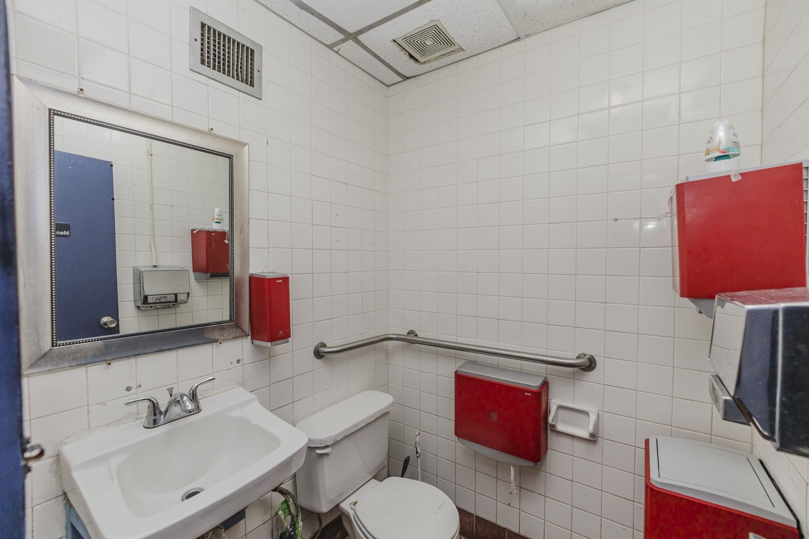 503 N West St. Property Photo 22