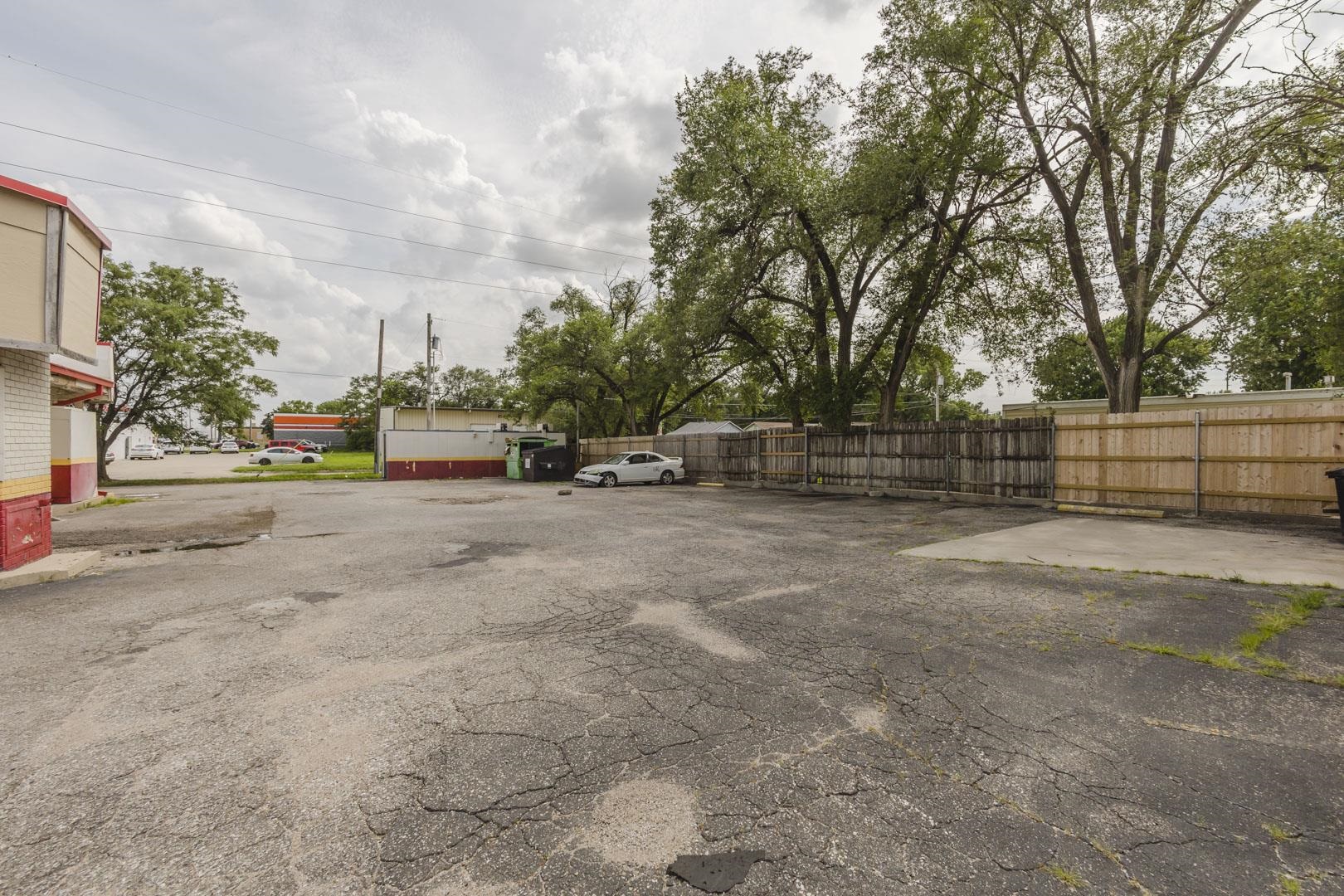 503 N West St. Property Photo 26