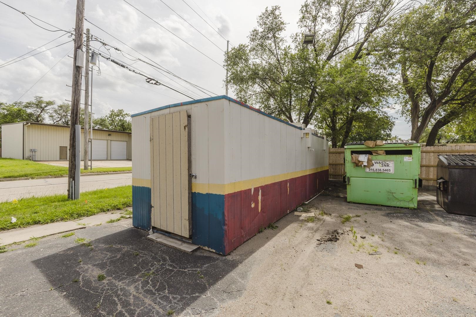 503 N West St. Property Photo 28