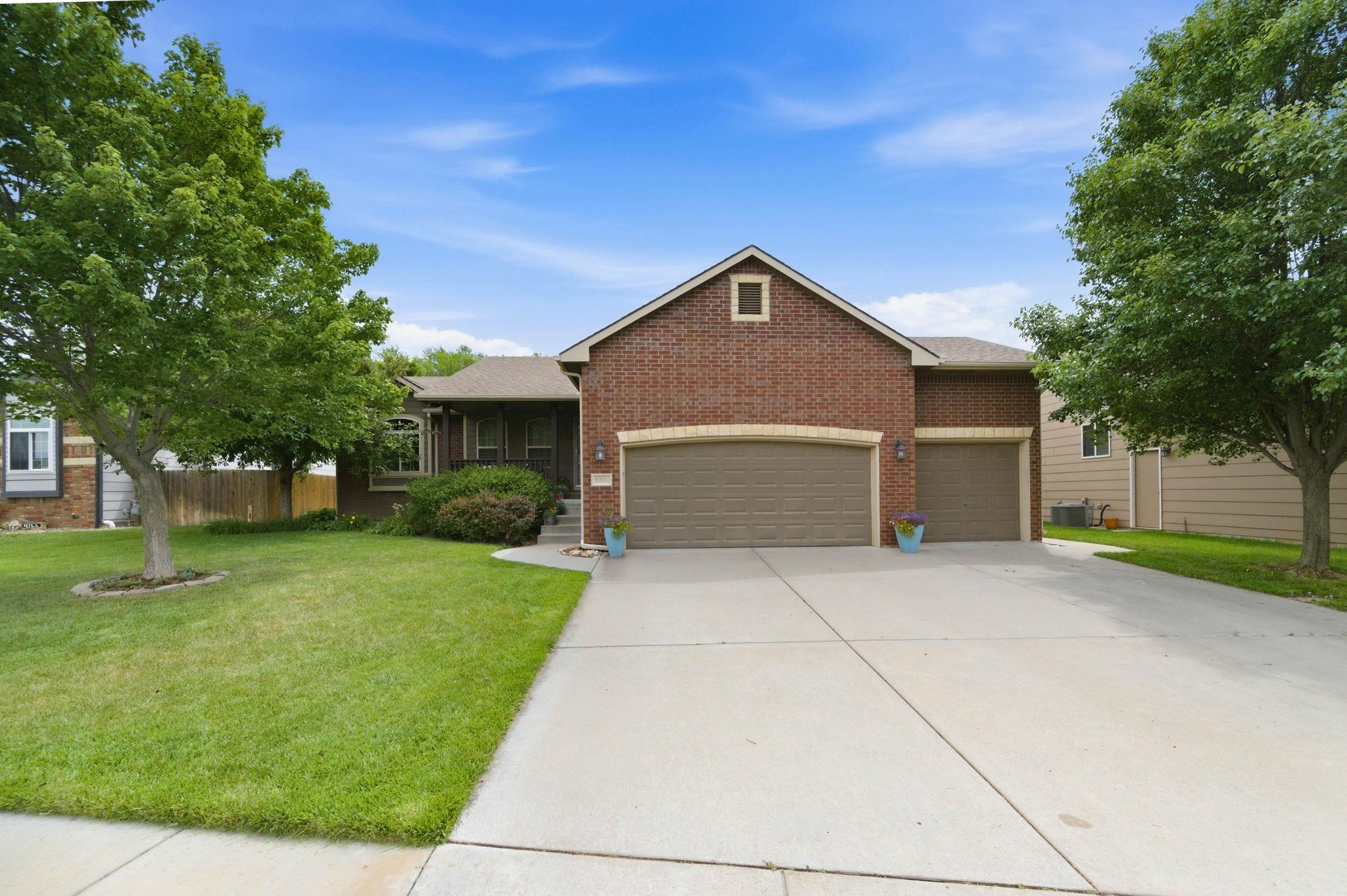 1206 N High Park Property Photo 1