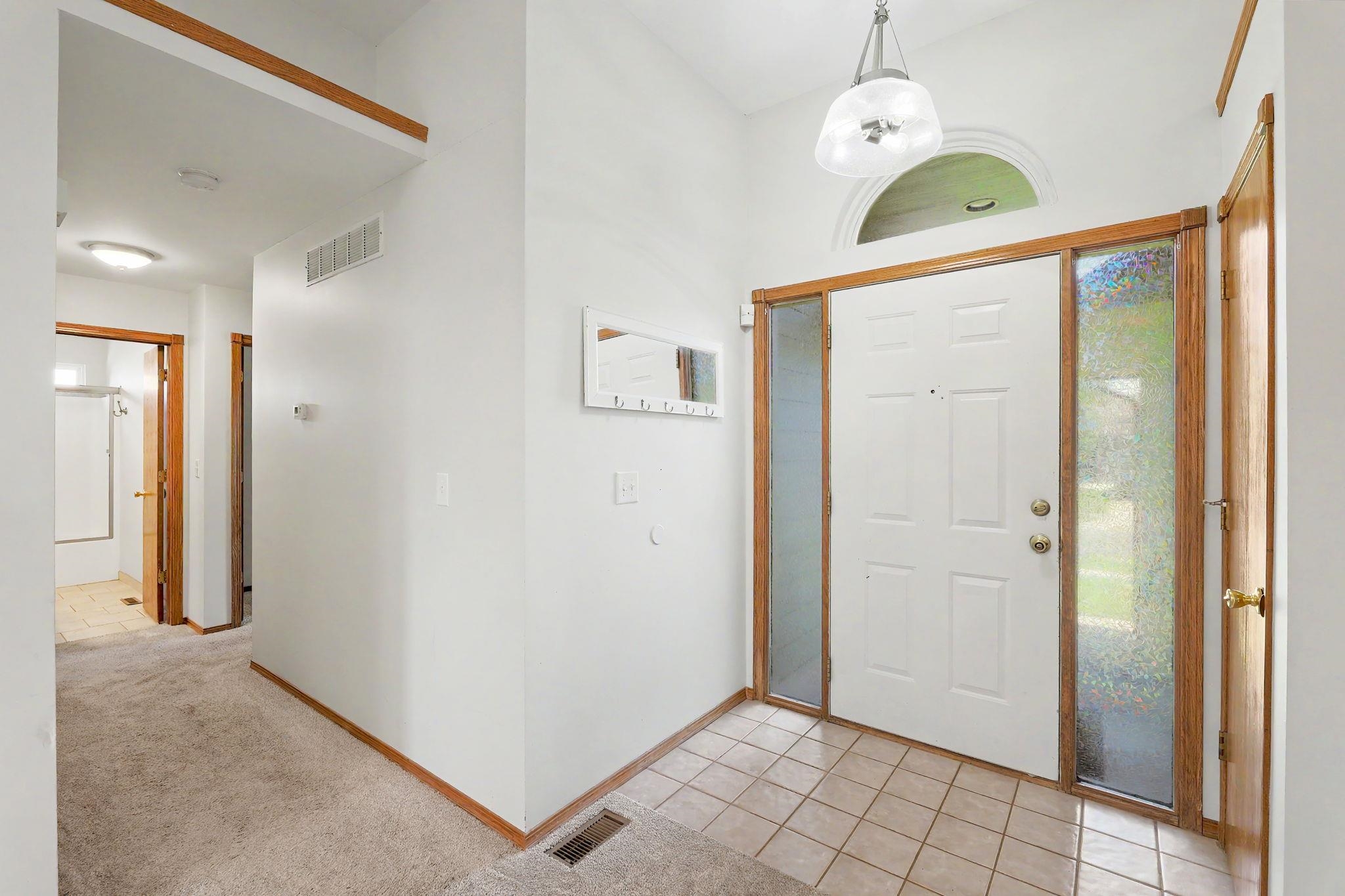 1707 E Oxford Cir Property Photo 3