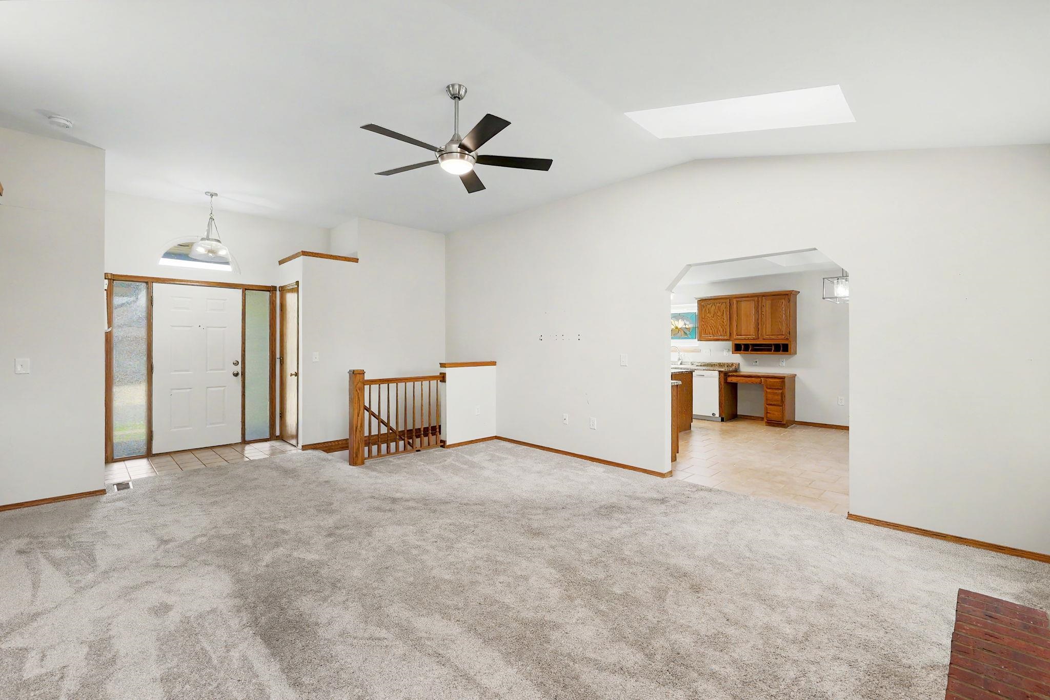 1707 E Oxford Cir Property Photo 6