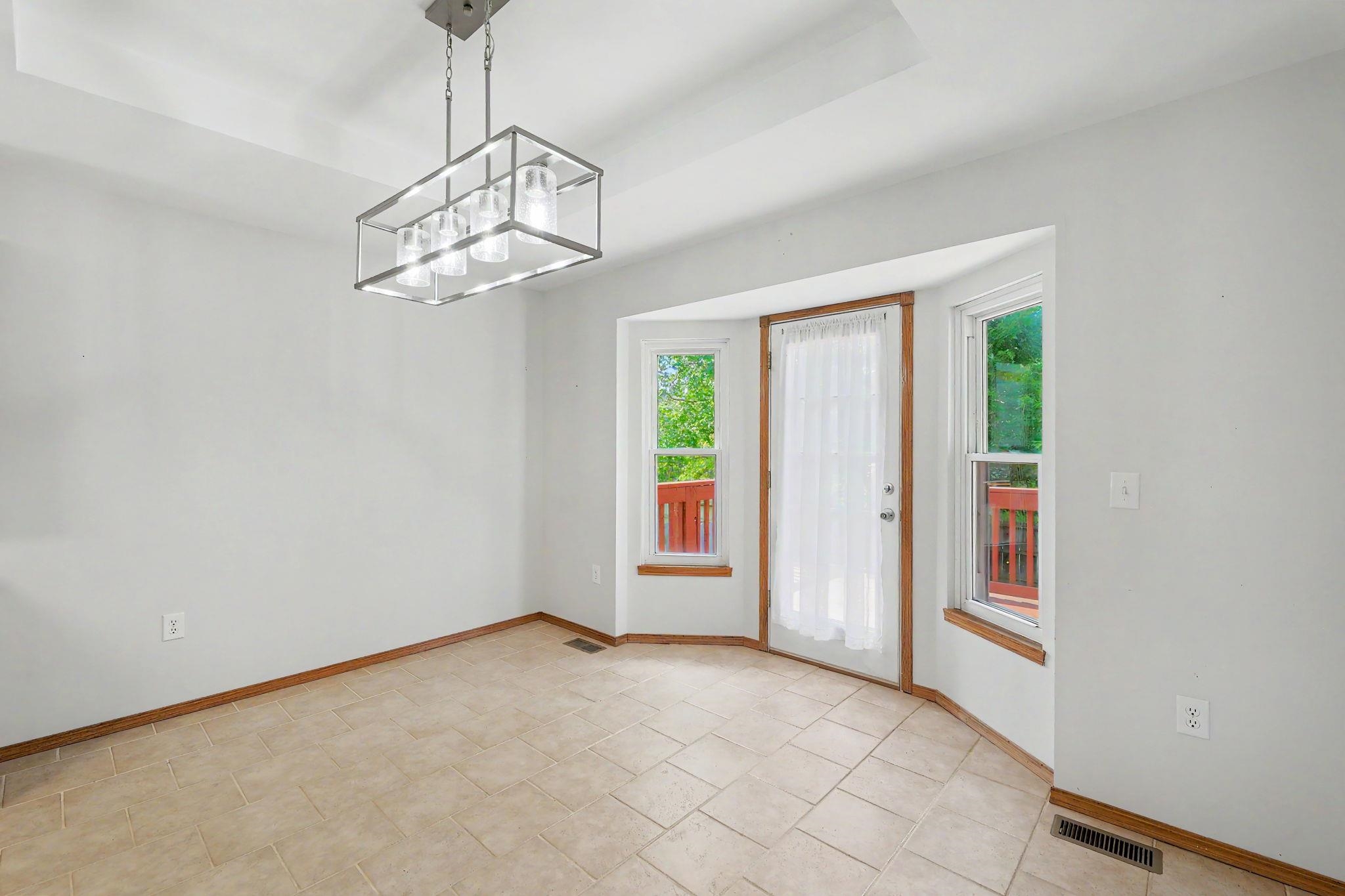 1707 E Oxford Cir Property Photo 8