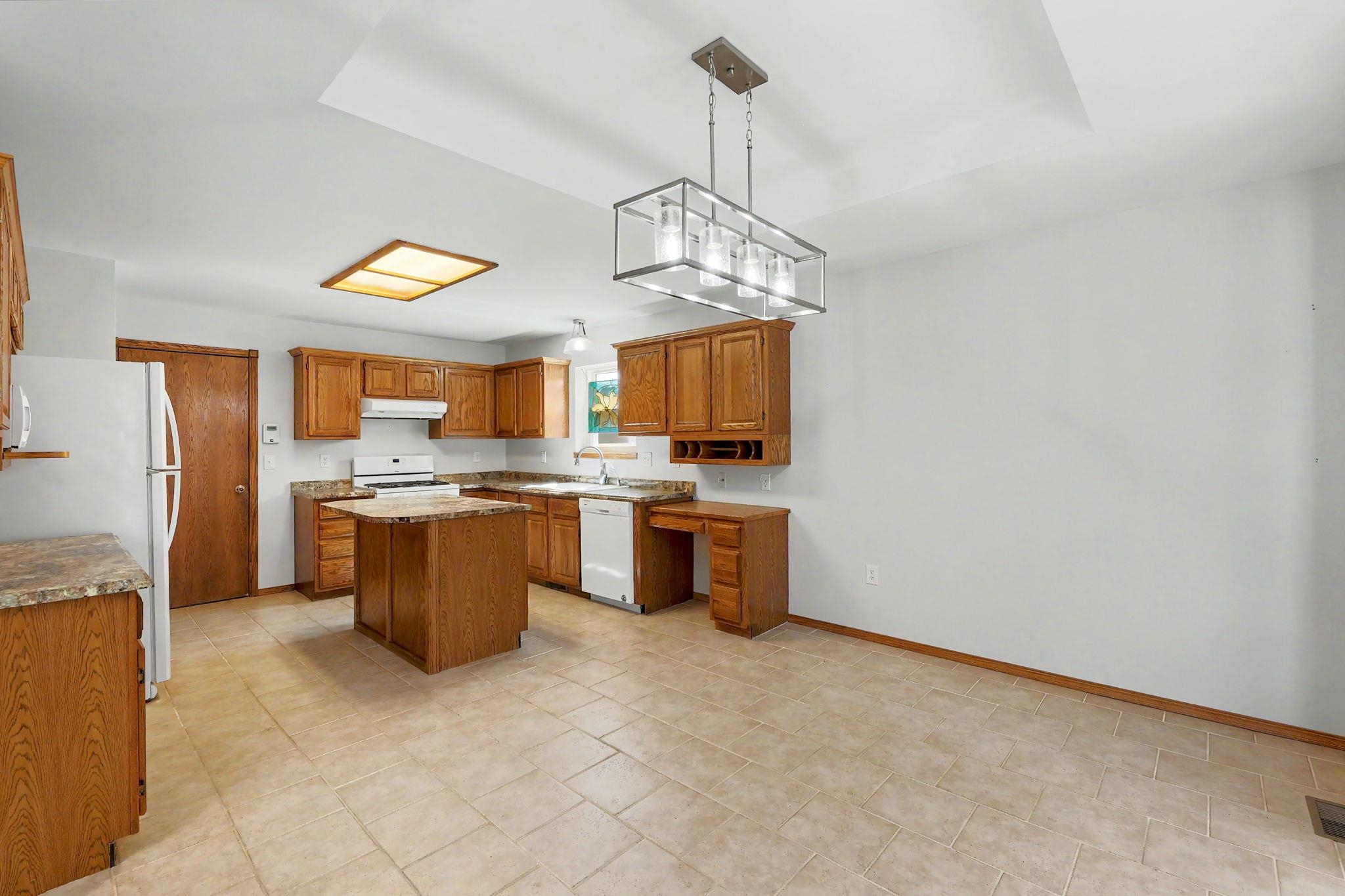 1707 E Oxford Cir Property Photo 9