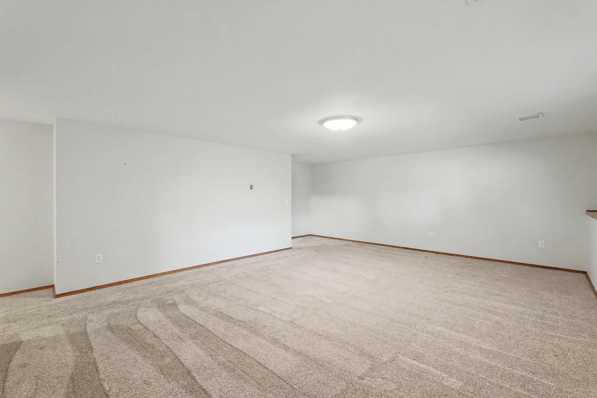 1707 E Oxford Cir Property Photo 22