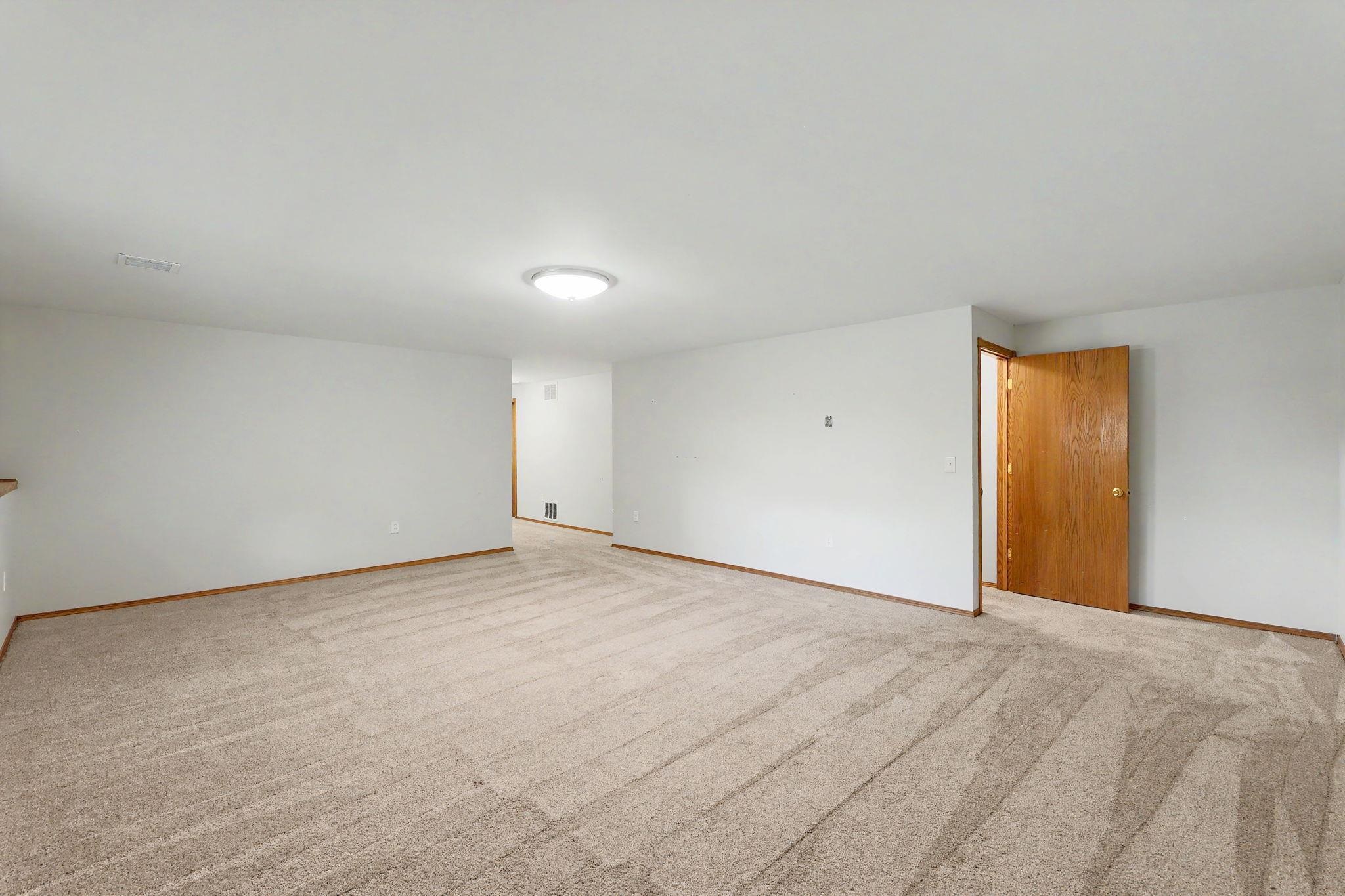 1707 E Oxford Cir Property Photo 23