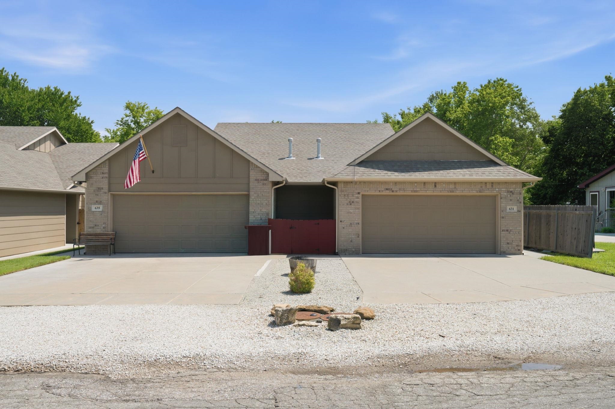 631 N Mulvane St Property Photo 1