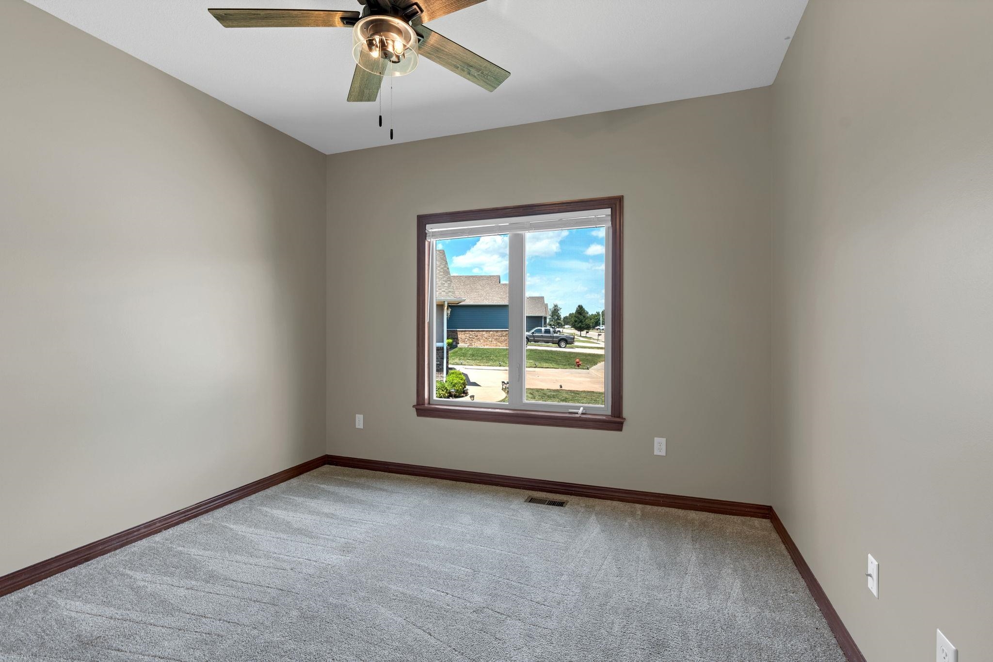 2801 N Emerson Property Photo 17
