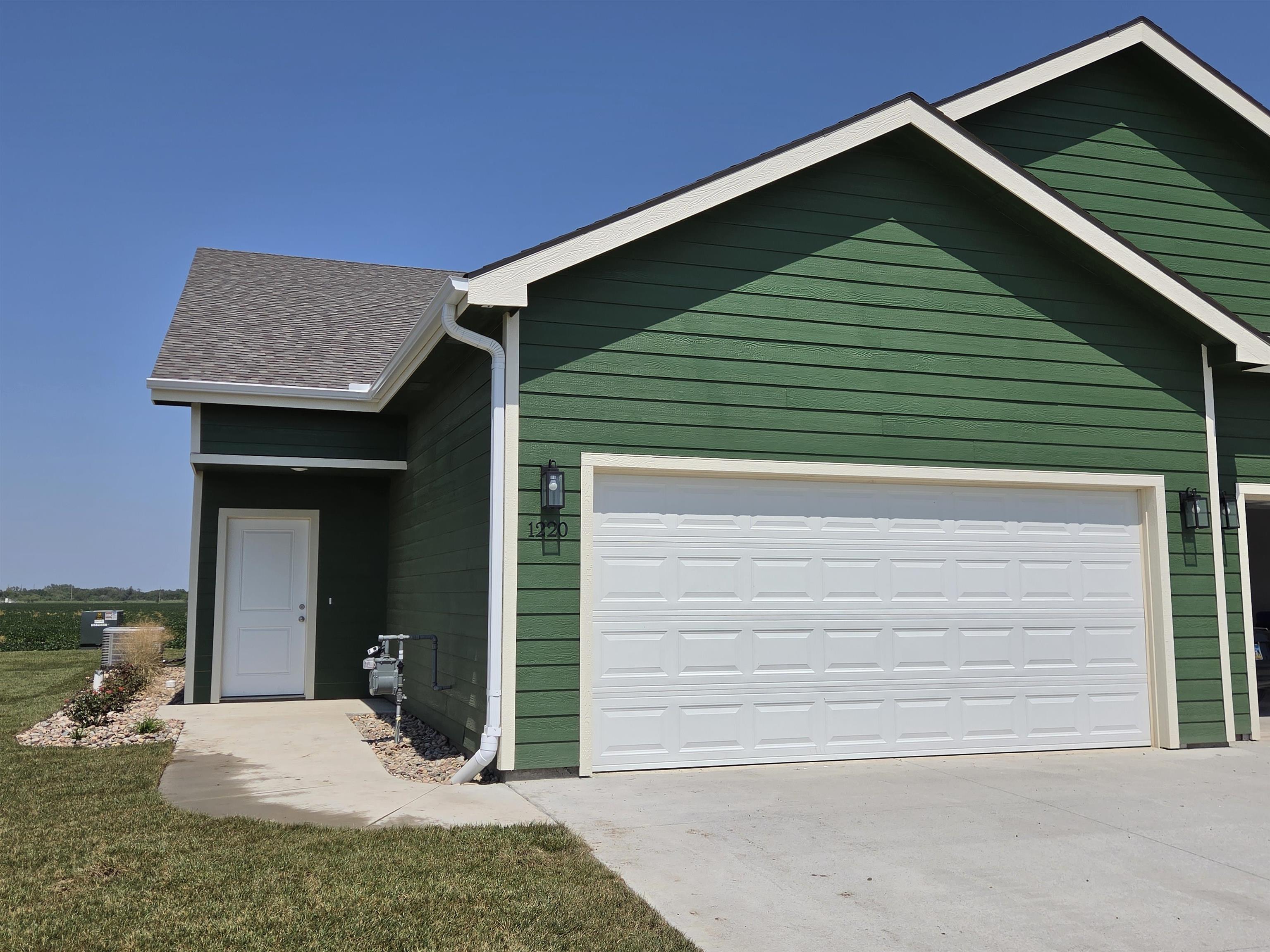 1220 Steve Hawley Ln. Property Photo 1
