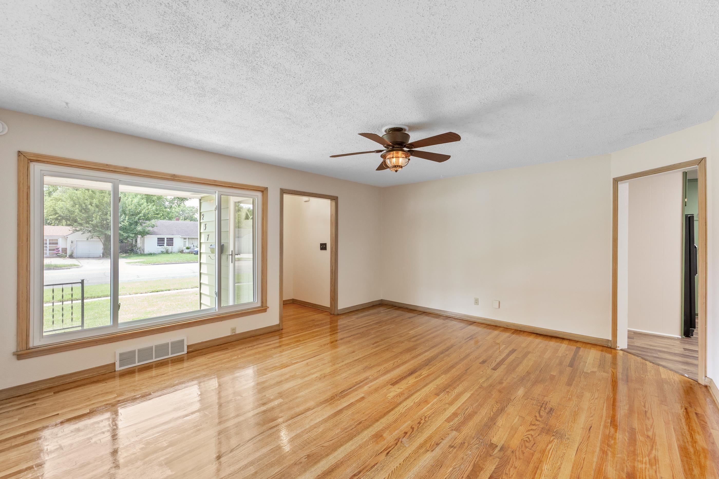 2379 S Volutsia Ave Property Photo 4