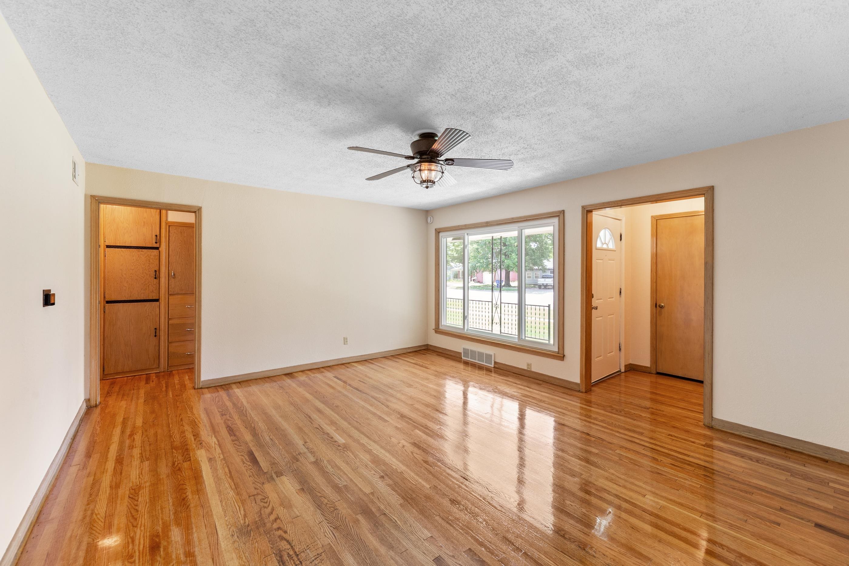 2379 S Volutsia Ave Property Photo 5