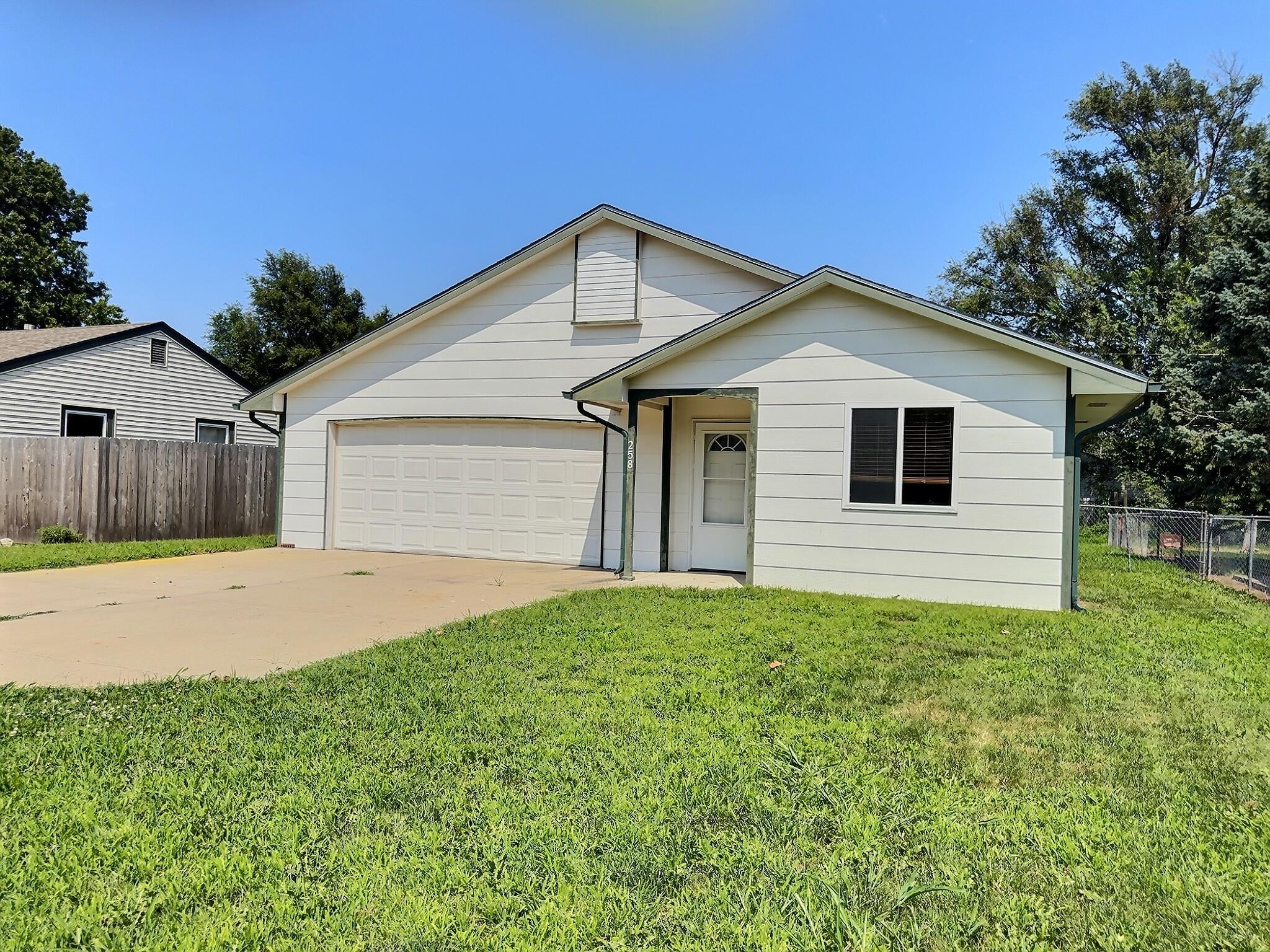 258 S Lamar Property Photo 2