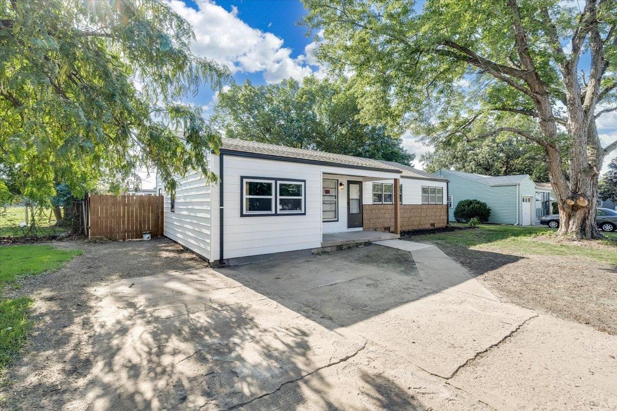 3426 S Osage Property Photo 3