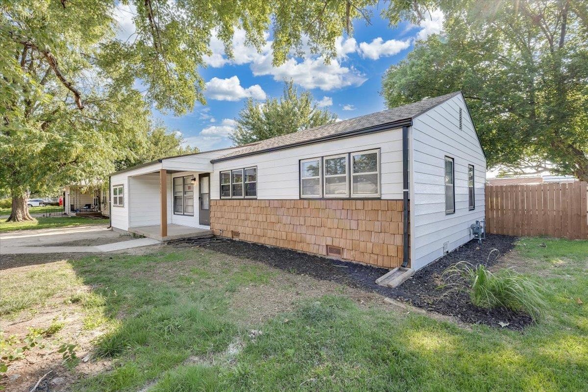 3426 S Osage Property Photo 4