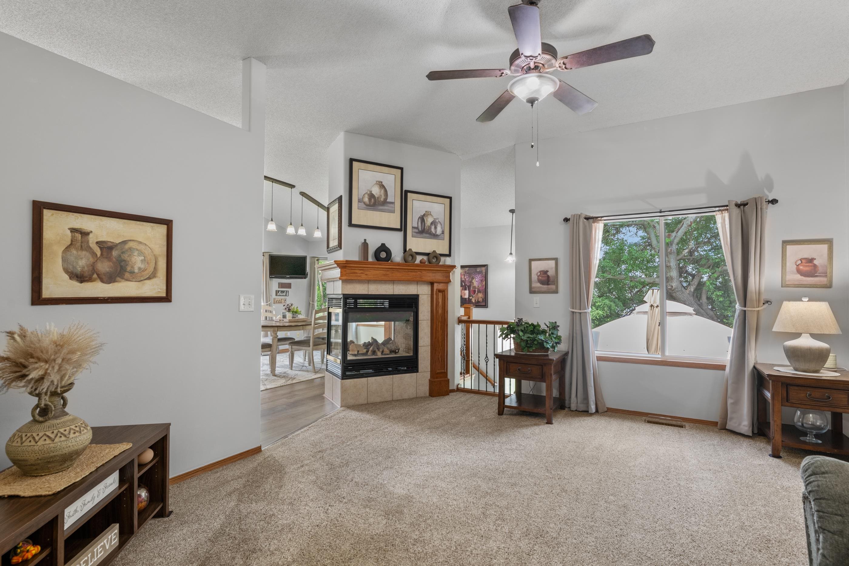 3202 N Wild Rose Property Photo 4