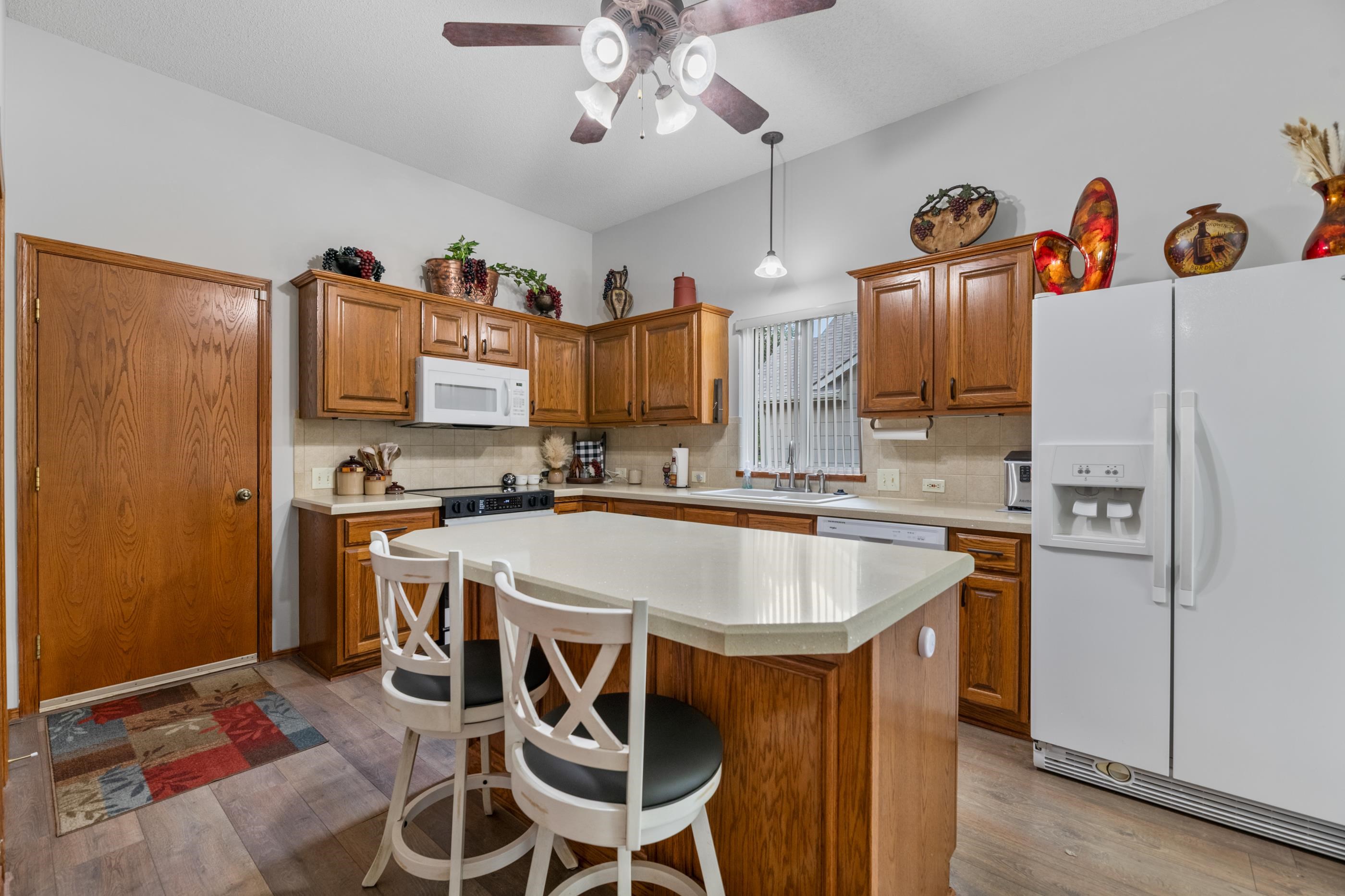 3202 N Wild Rose Property Photo 7