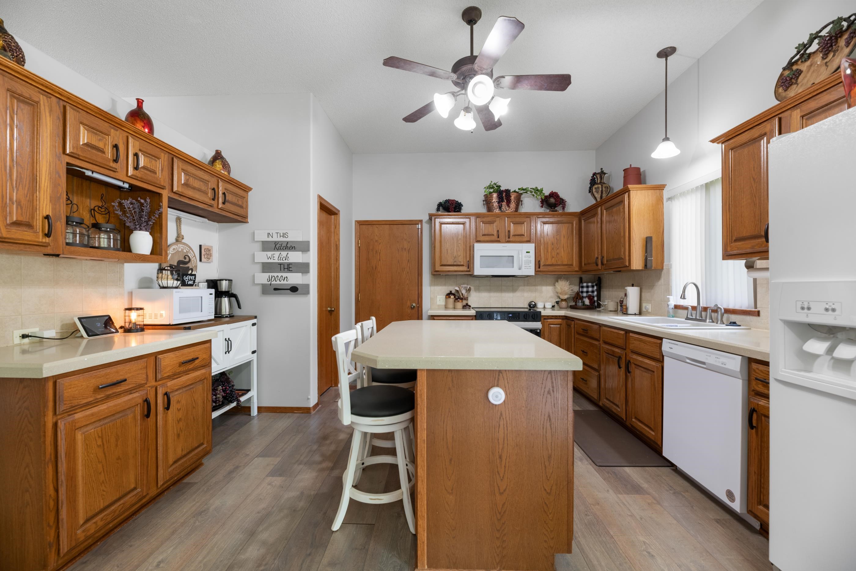 3202 N Wild Rose Property Photo 10