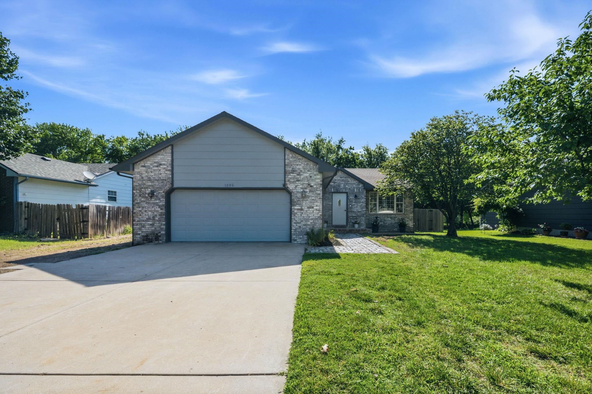 1006 N Park Road Property Photo 1