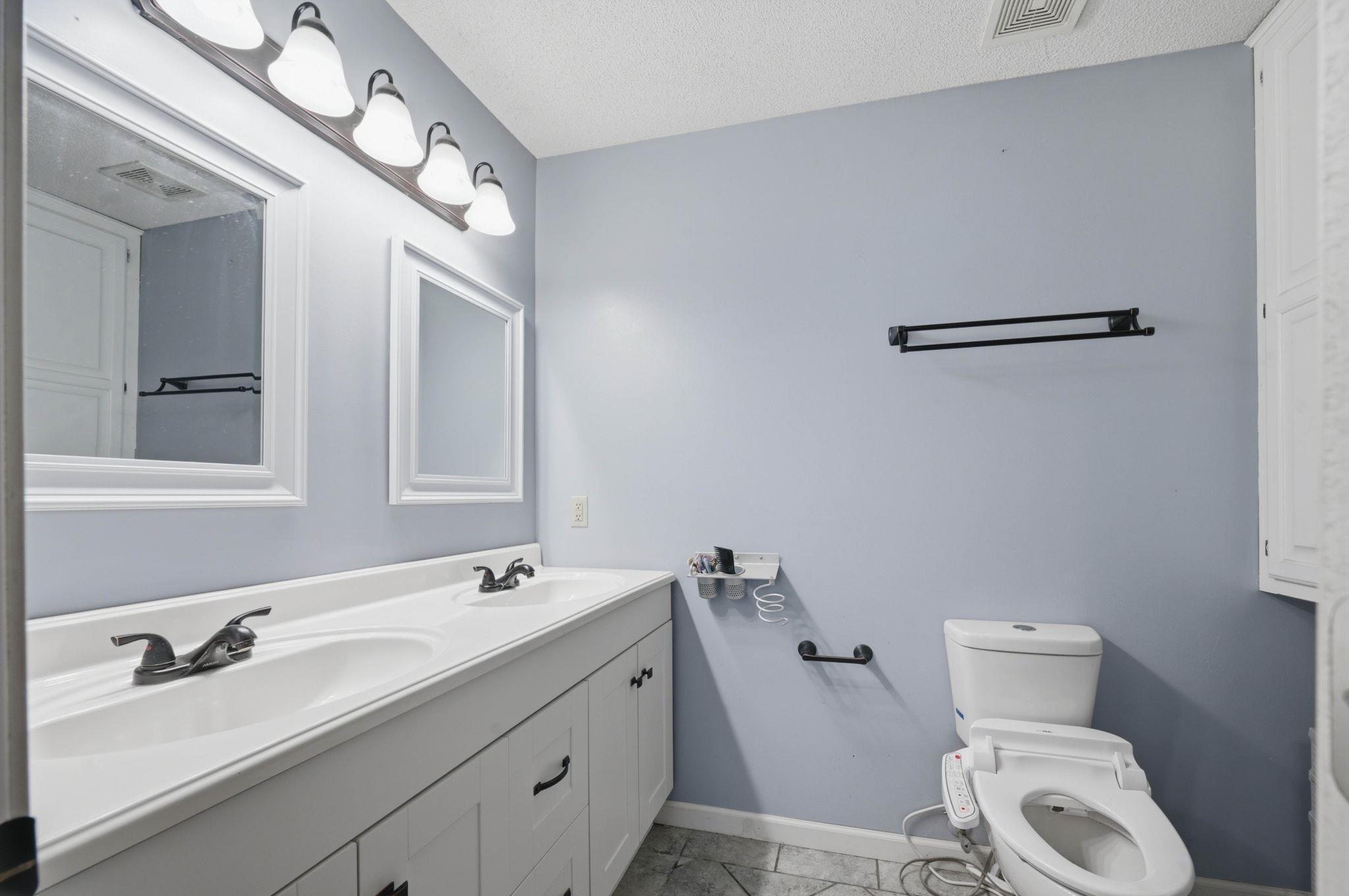 1006 N Park Road Property Photo 13