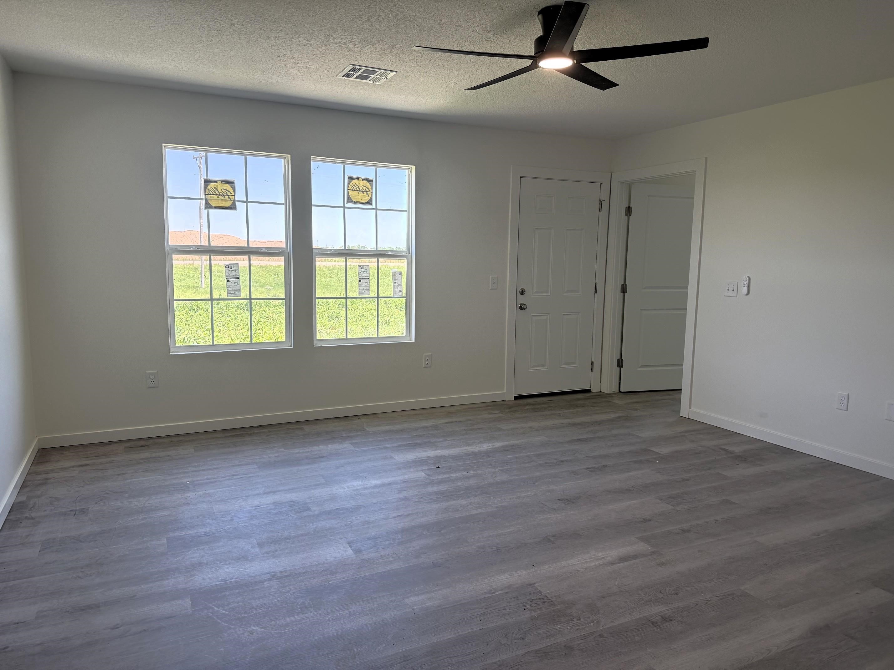 1235 Fountain Dr Property Photo 6