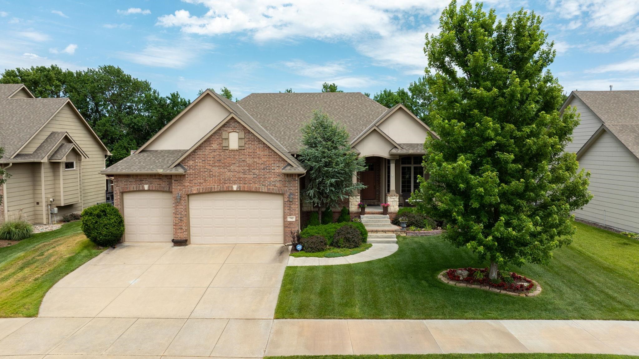 732 N Deerfield Cir Property Photo 1