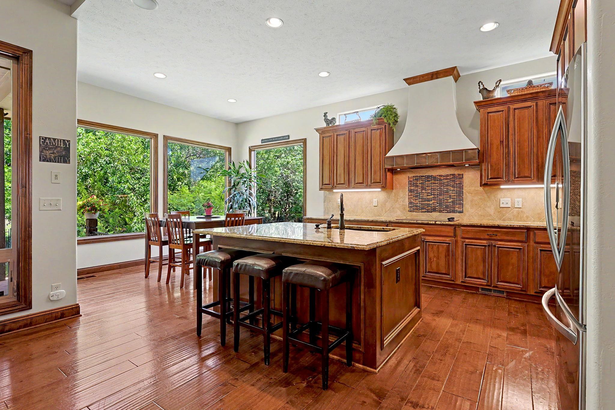 732 N Deerfield Cir Property Photo 5