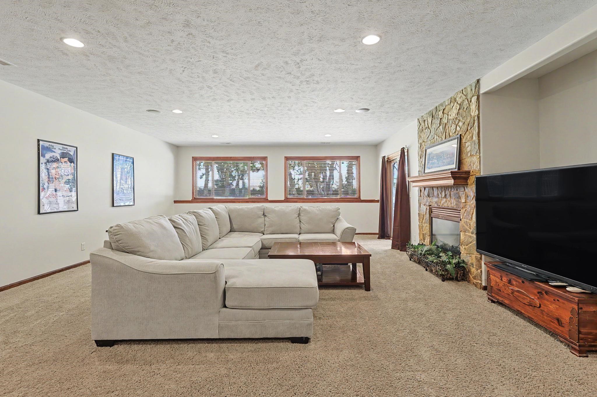 732 N Deerfield Cir Property Photo 23