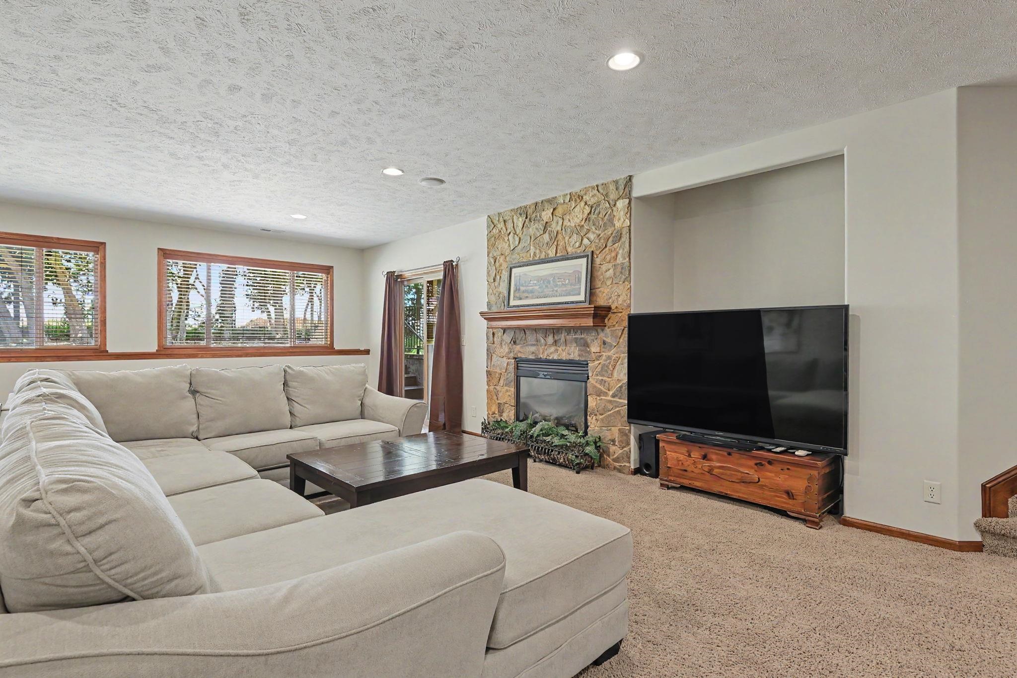732 N Deerfield Cir Property Photo 25
