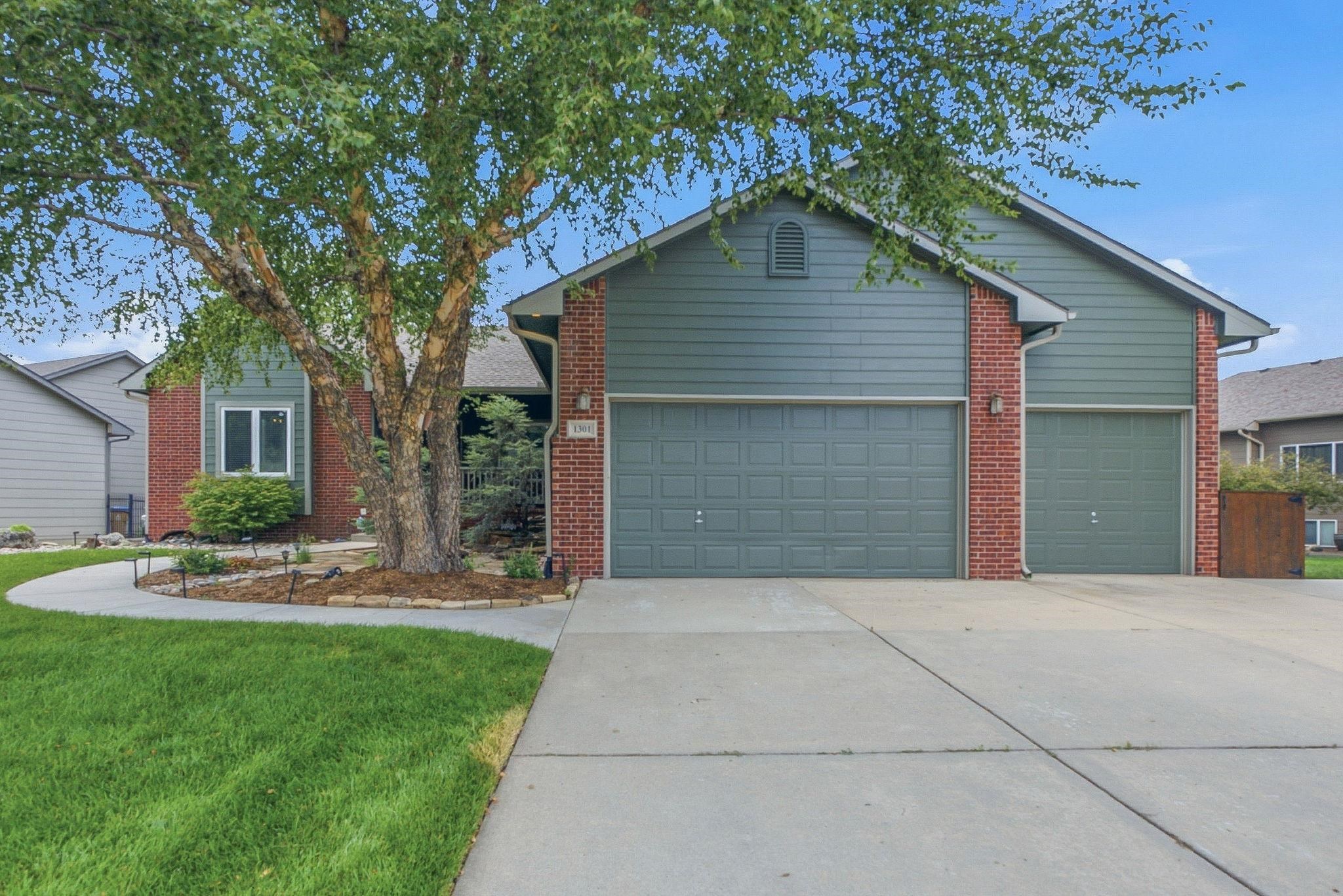 1301 E Rushwood Dr Property Photo 1